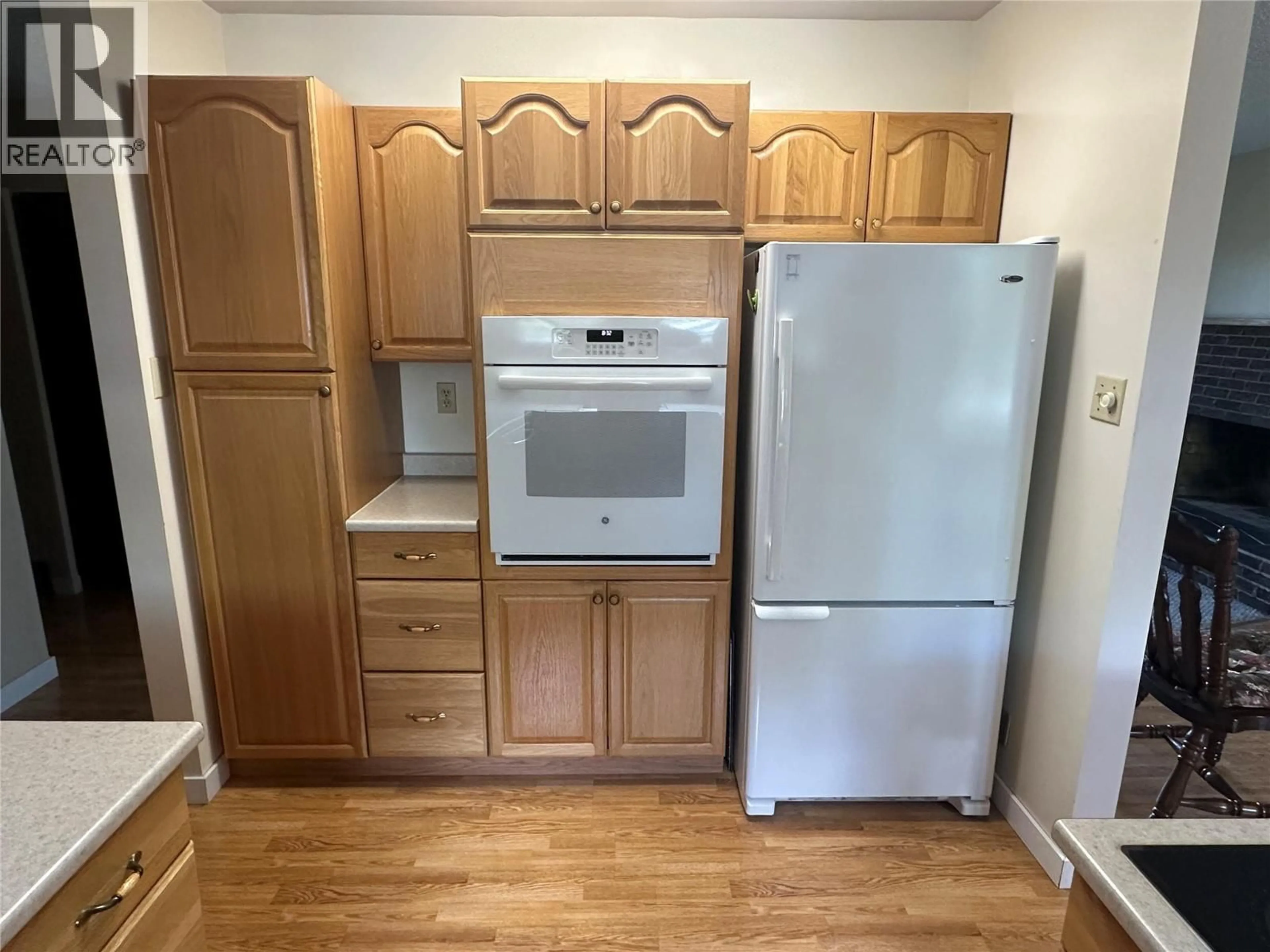 Standard kitchen, wood/laminate floor for 1625 113 AVENUE, Dawson Creek British Columbia V1G4J7