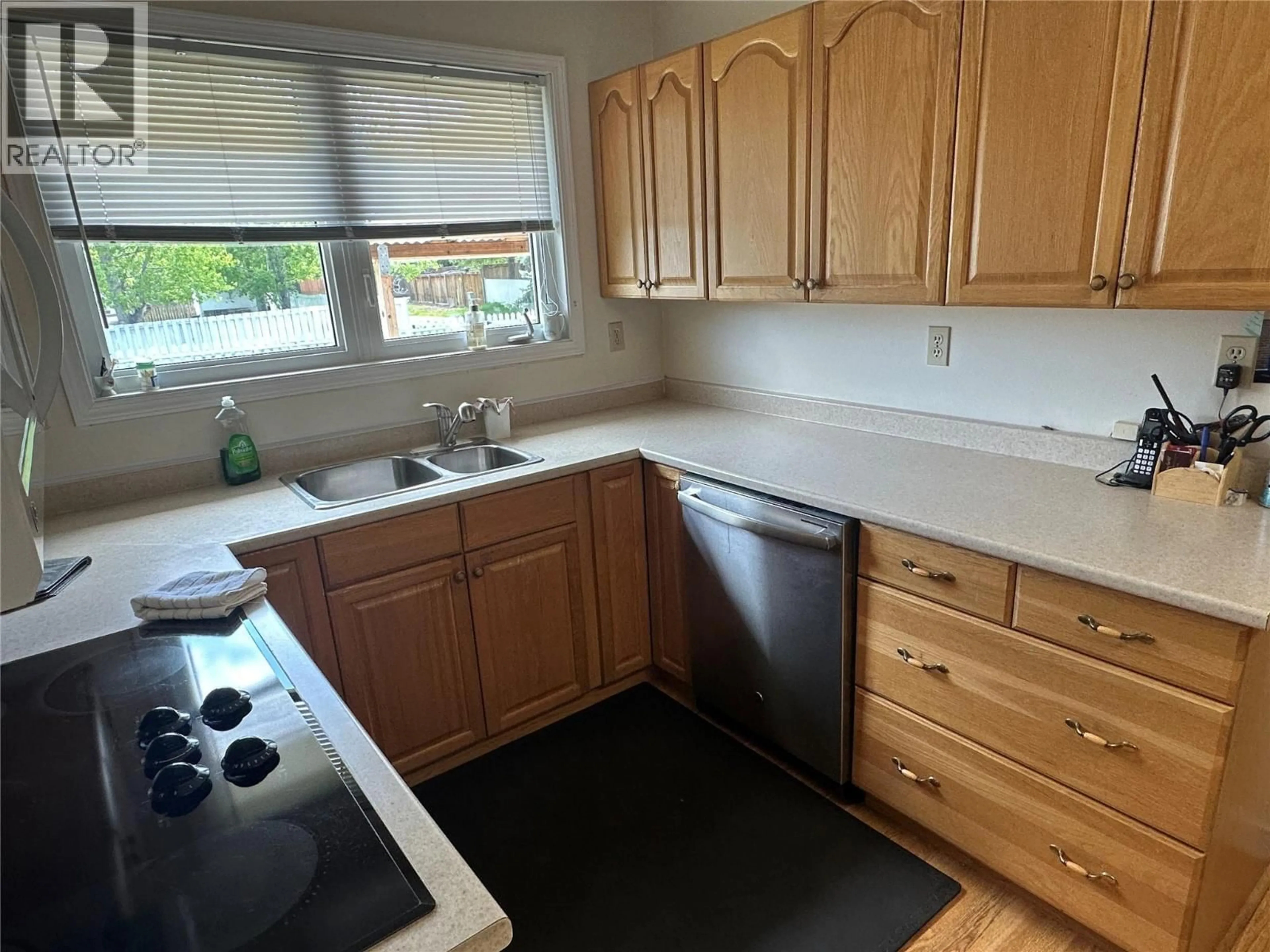 Standard kitchen, unknown for 1625 113 AVENUE, Dawson Creek British Columbia V1G4J7