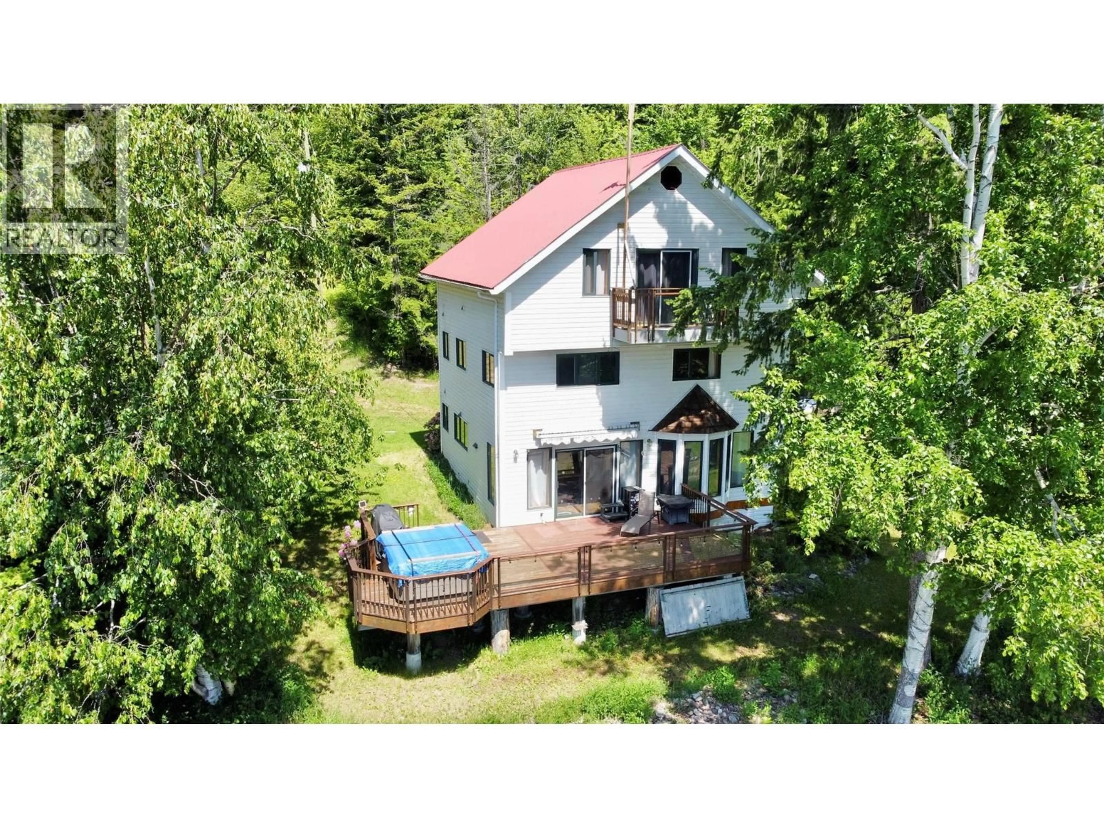 A pic from outside/outdoor area/front of a property/back of a property/a pic from drone, water/lake/river/ocean view for 620 APPLEGROVE ROAD, Fauquier British Columbia V0G1K0