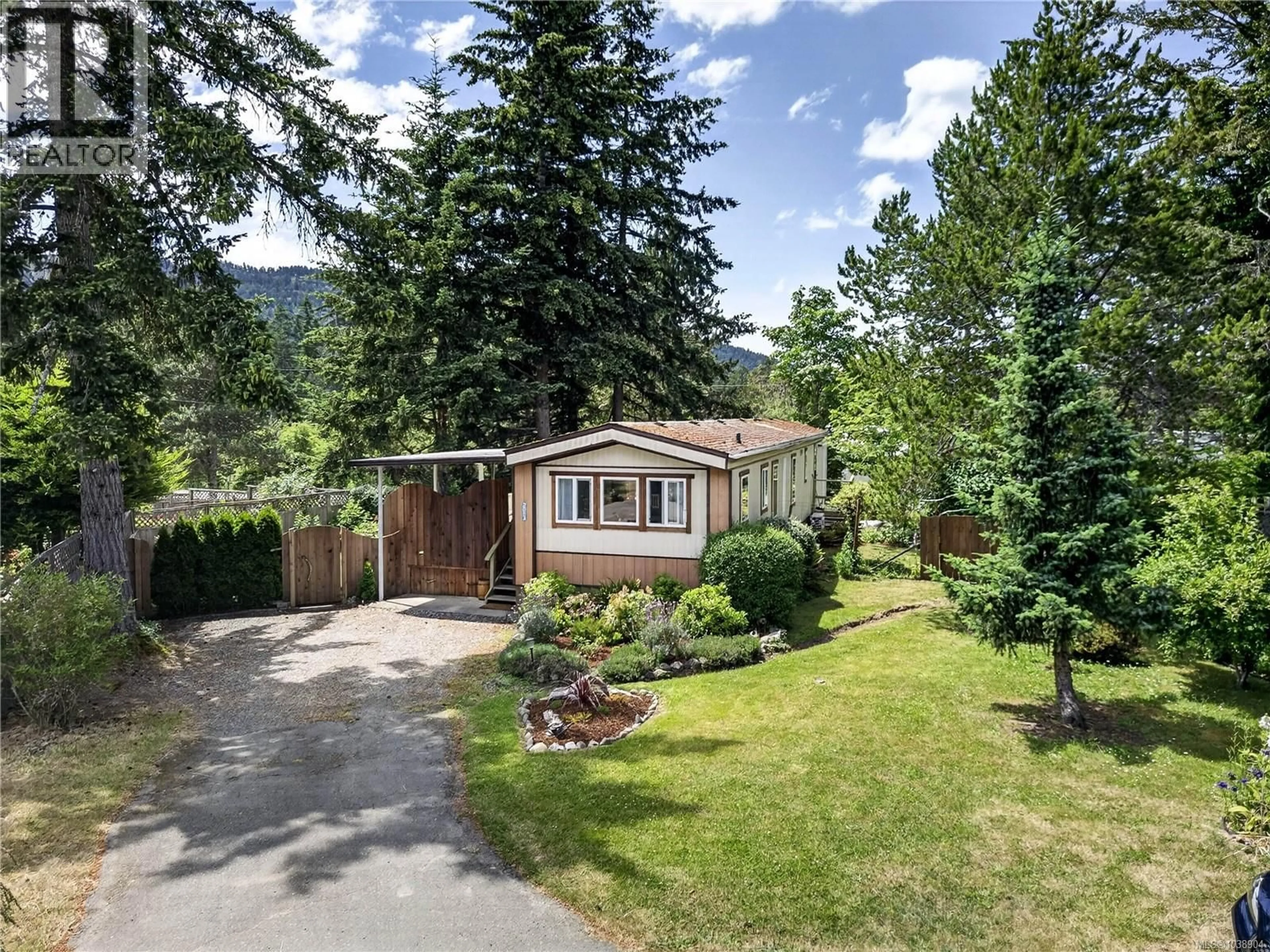 A pic from outside/outdoor area/front of a property/back of a property/a pic from drone, mountain view for 2053 - 135 BRINKWORTHY ROAD, Salt Spring British Columbia V8K1S2
