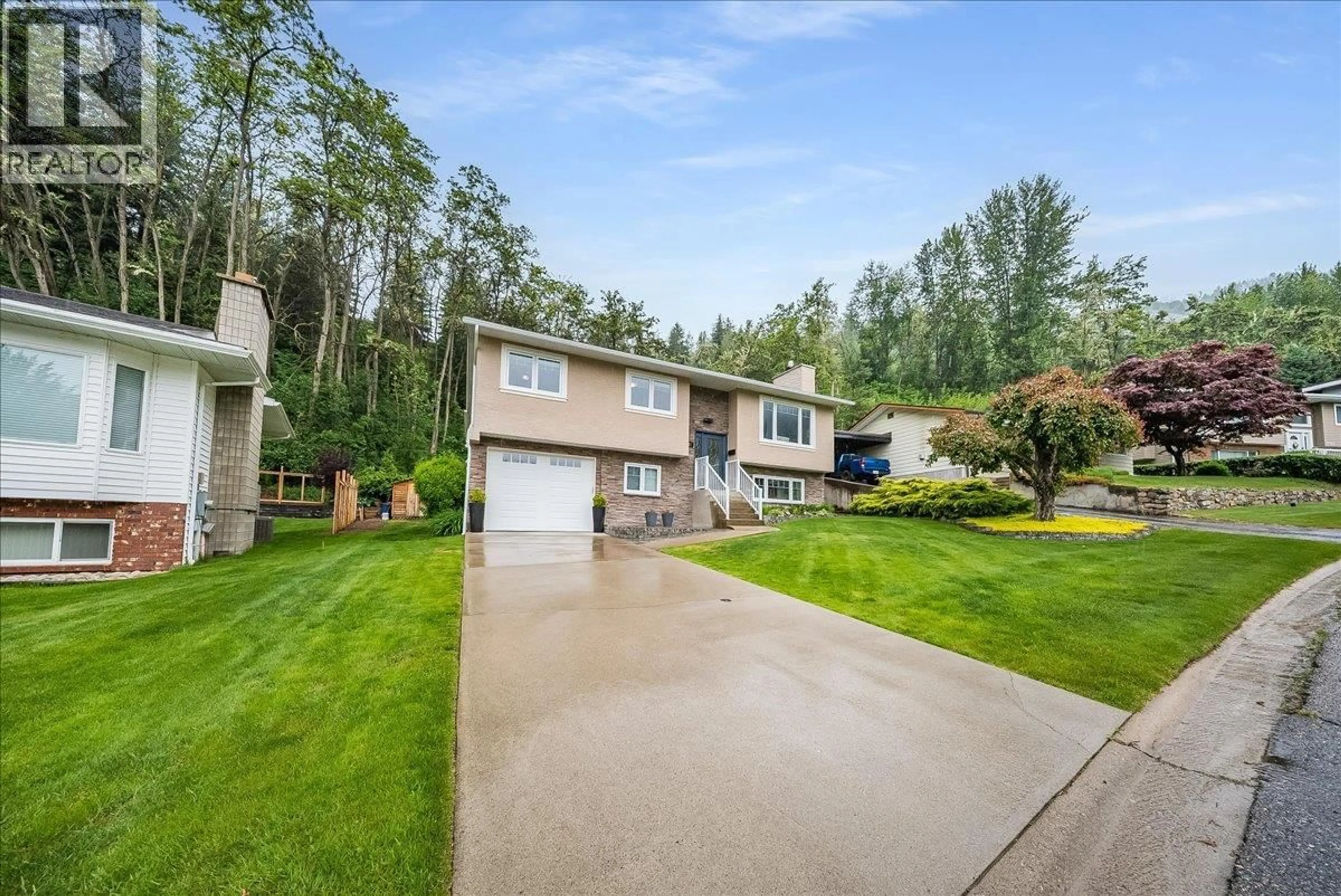 A pic from outside/outdoor area/front of a property/back of a property/a pic from drone, unknown for 2321 MCBRIDE STREET, Trail British Columbia V1R3A6
