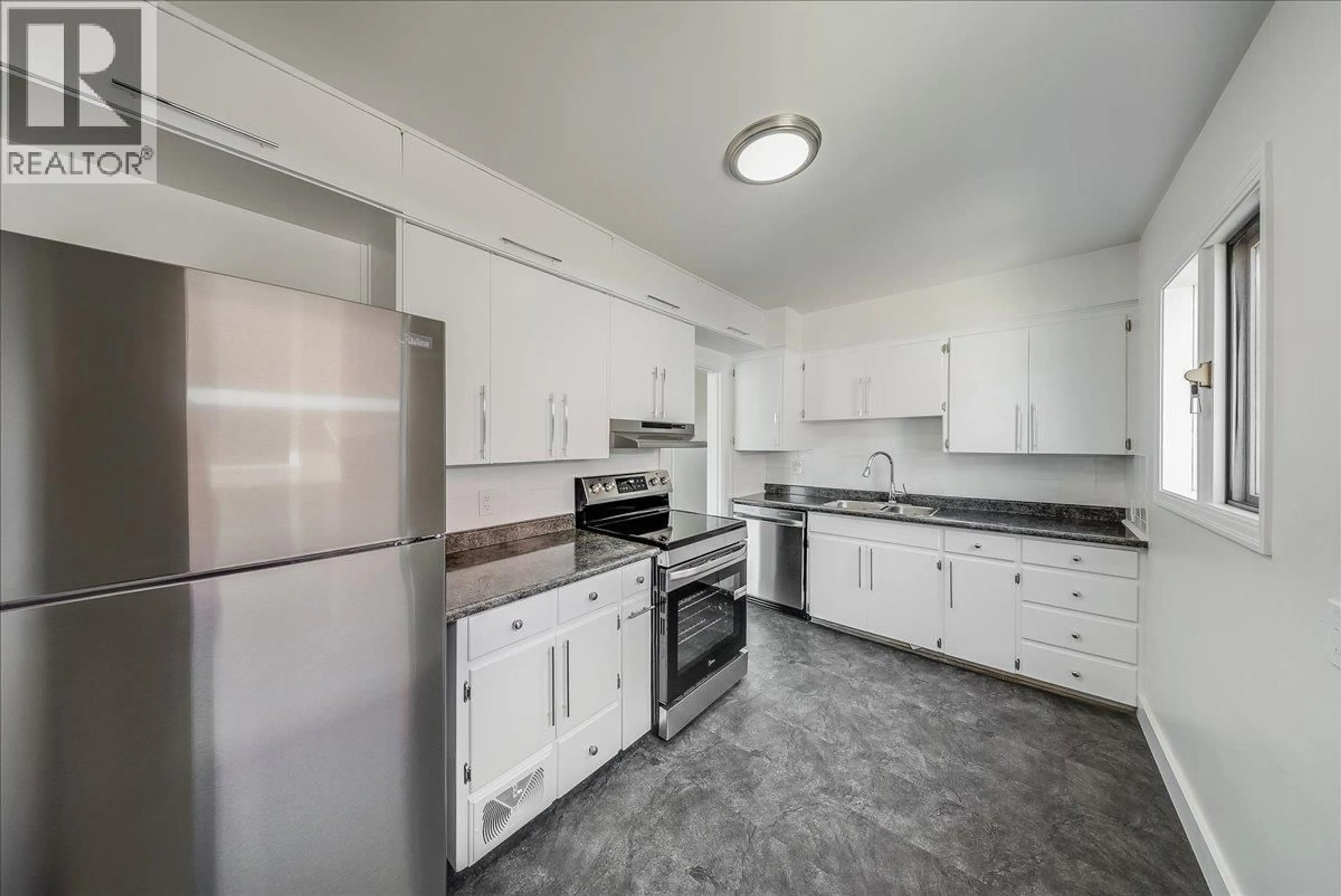 Standard kitchen, ceramic/tile floor for 1480 THIRD AVENUE, Trail British Columbia V1R1P6