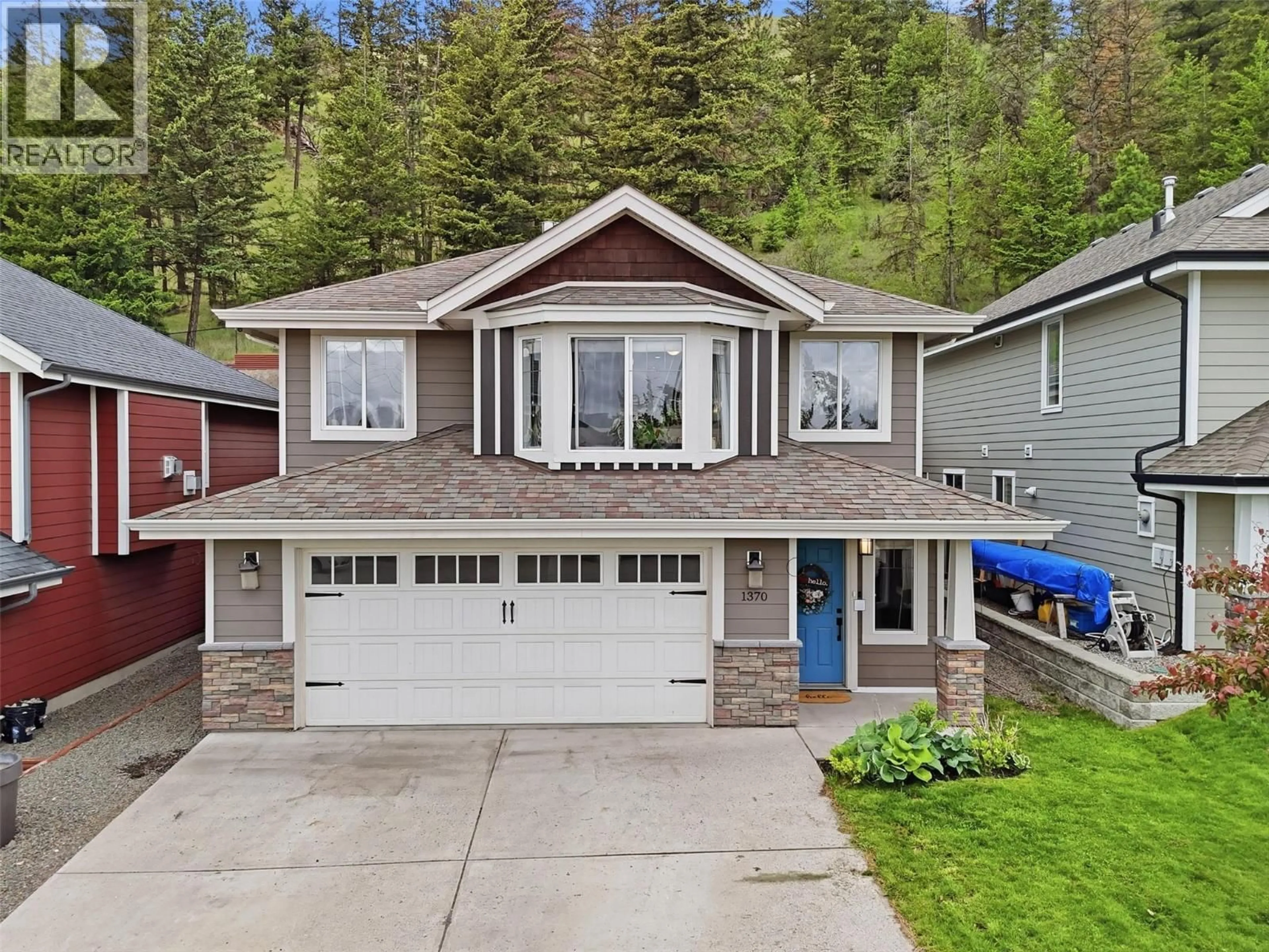 Home with vinyl exterior material, street for 1370 PACIFIC WAY, Kamloops British Columbia V2E0A4