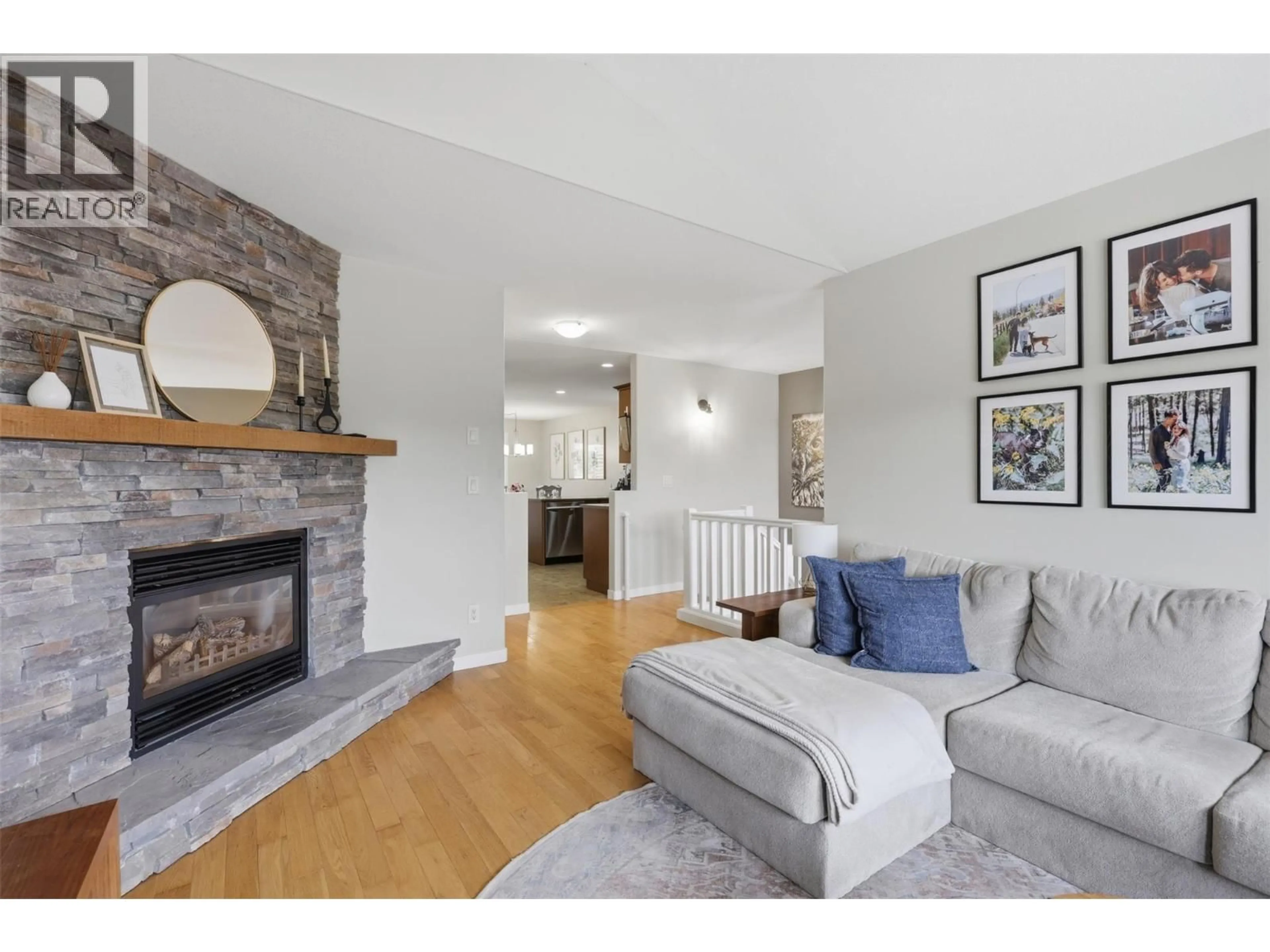 Living room with furniture, wood/laminate floor for 1370 PACIFIC WAY, Kamloops British Columbia V2E0A4