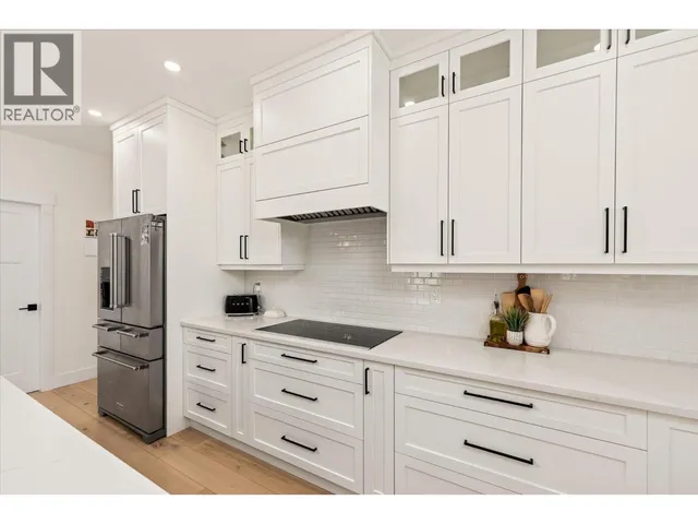 10285 BEACON HILL DRIVE, Lake Country 5