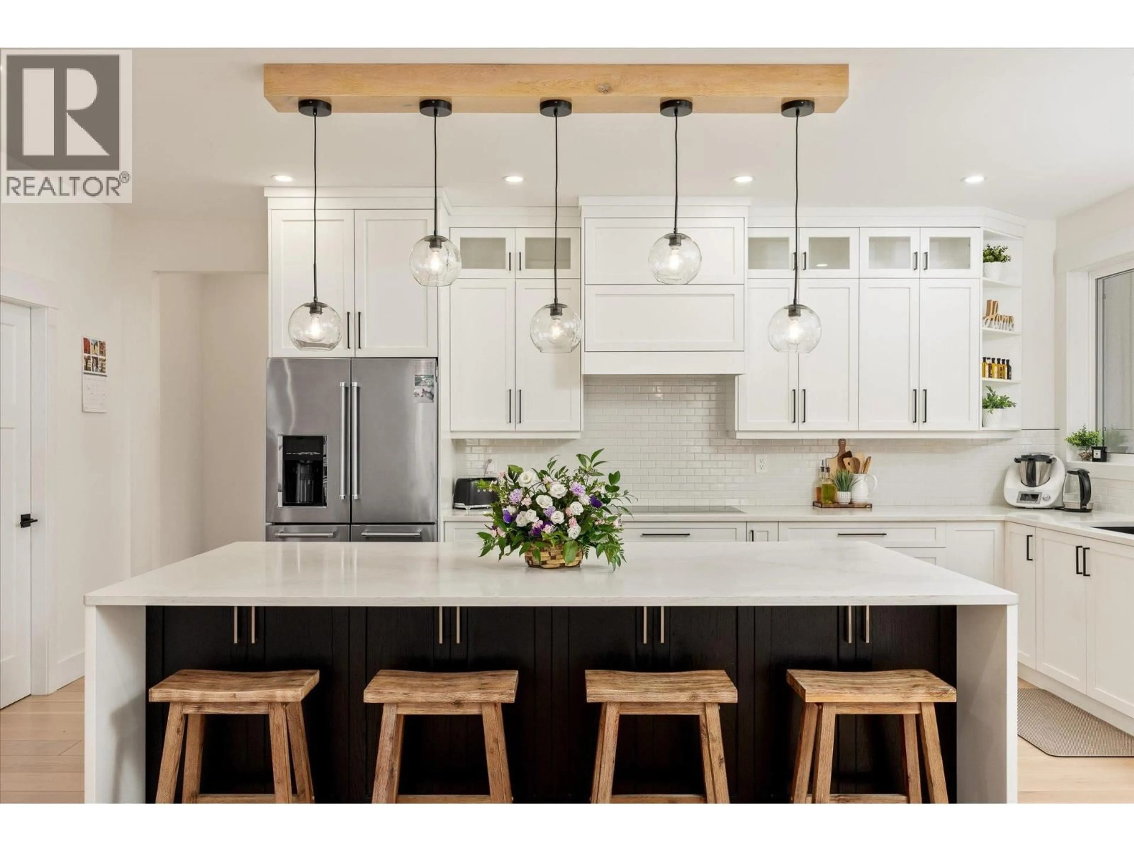Contemporary kitchen, unknown for 10285 BEACON HILL DRIVE, Lake Country British Columbia V4V0A9