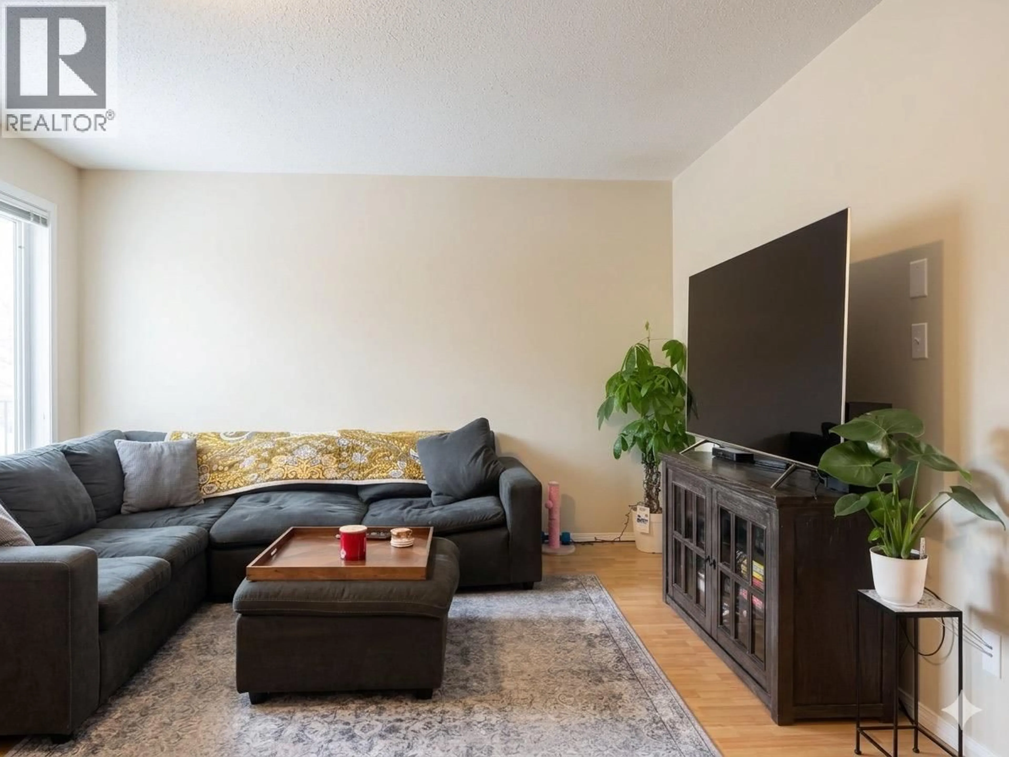Living room with furniture, unknown for 106 - 1006 KING STREET, Penticton British Columbia V2A4S6