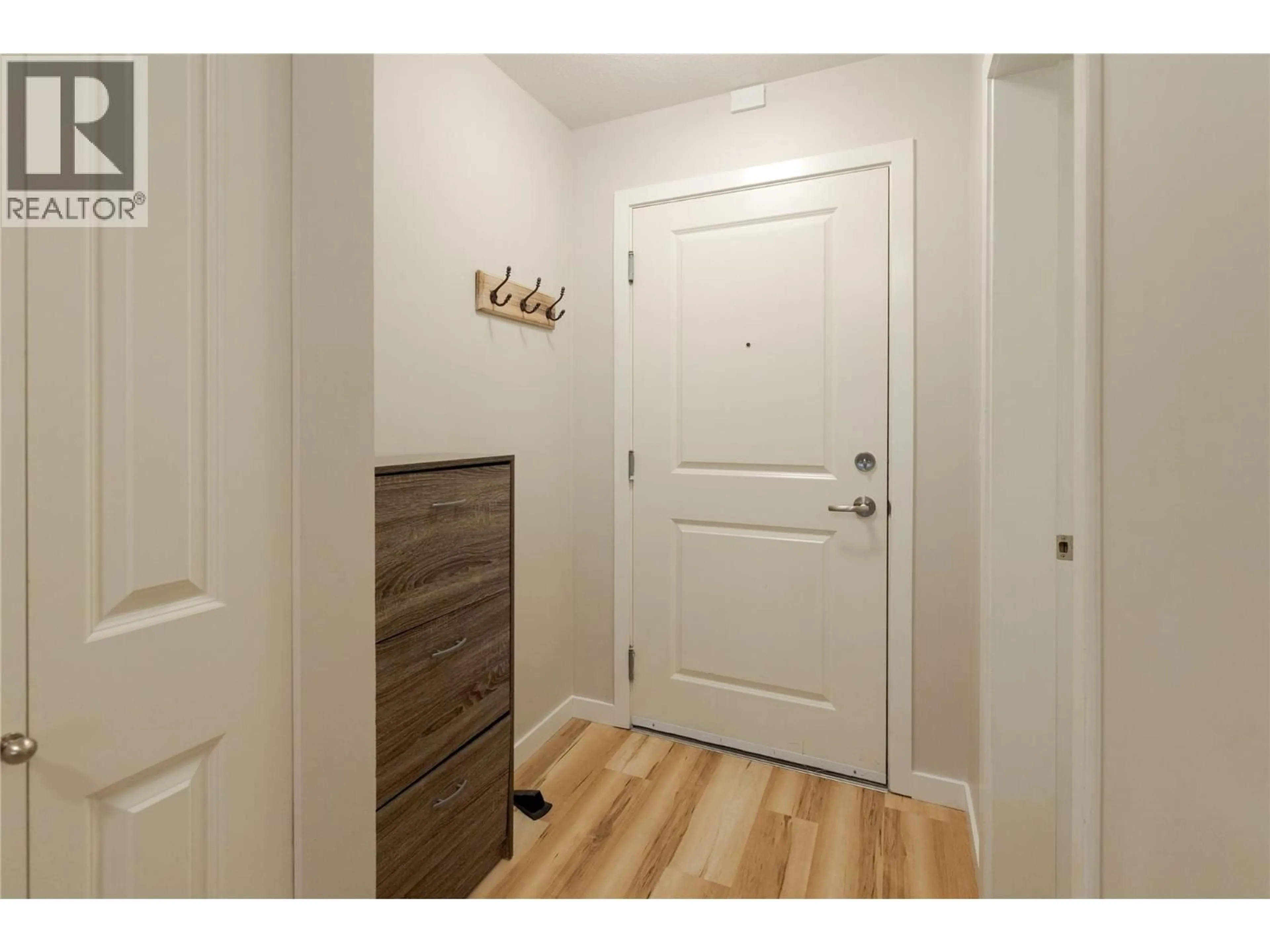 Indoor entryway for 308 - 539 YATES ROAD, Kelowna British Columbia V1V2T8