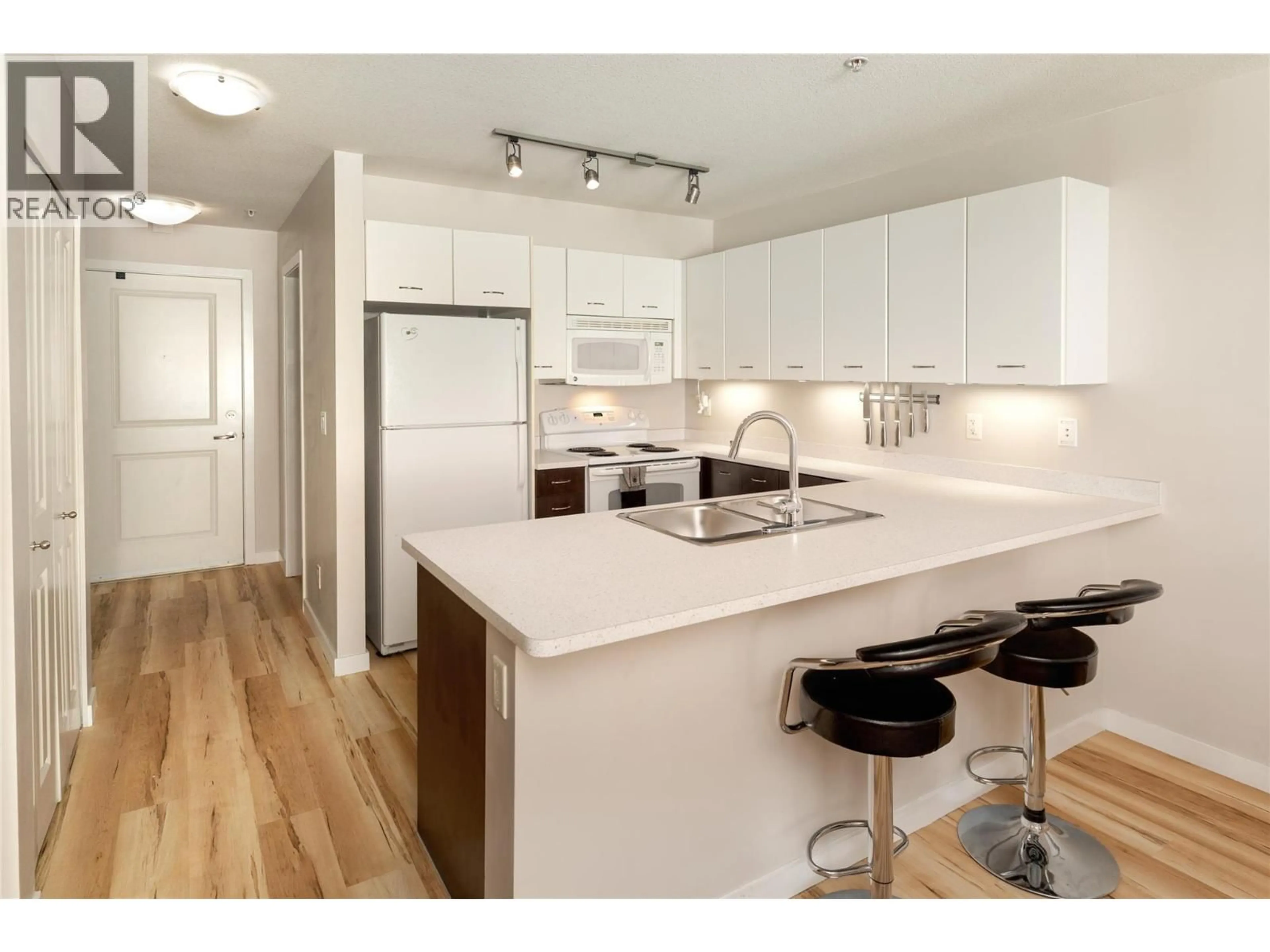 Standard kitchen, wood/laminate floor for 308 - 539 YATES ROAD, Kelowna British Columbia V1V2T8