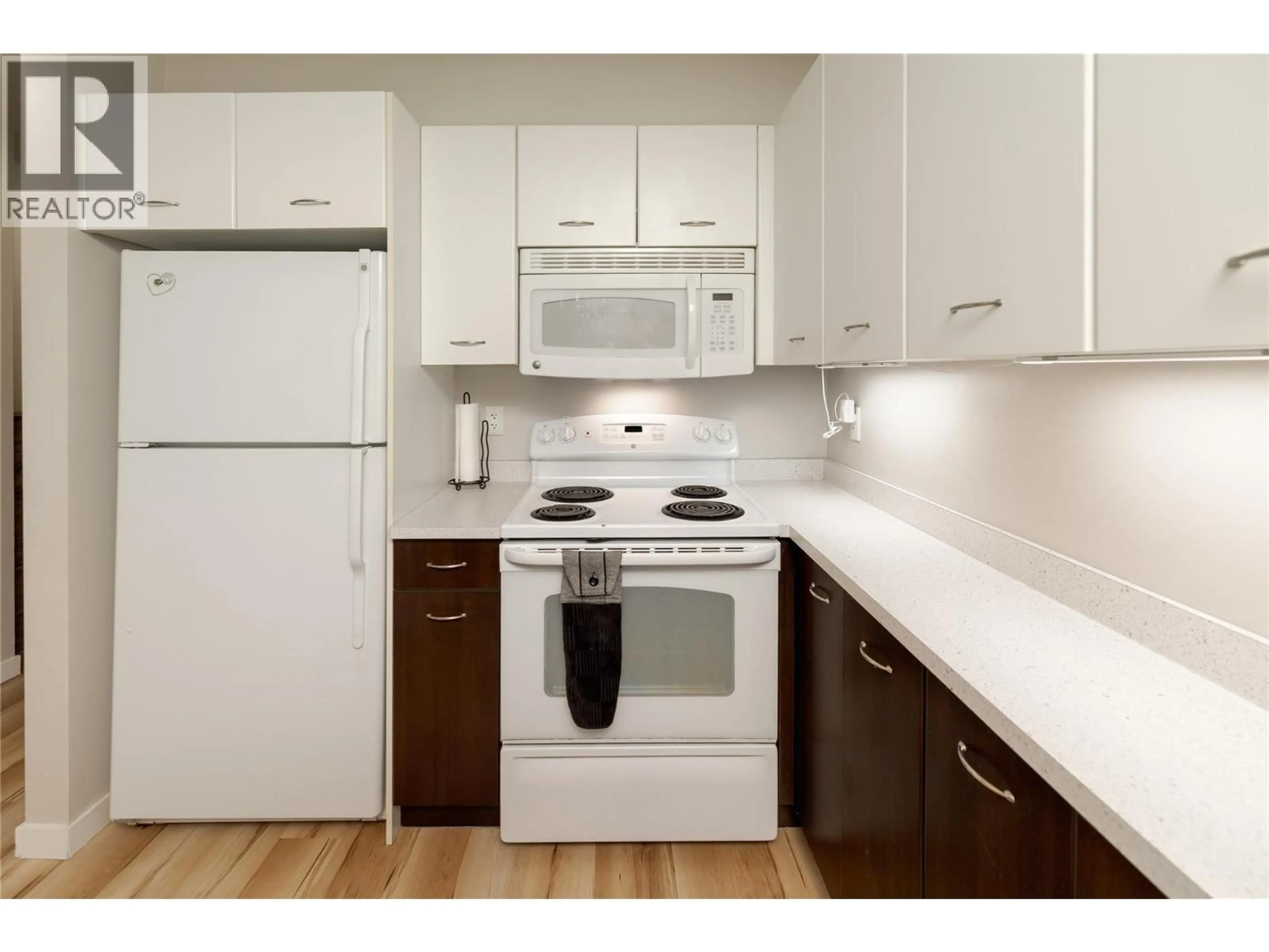 Standard kitchen, wood/laminate floor for 308 - 539 YATES ROAD, Kelowna British Columbia V1V2T8