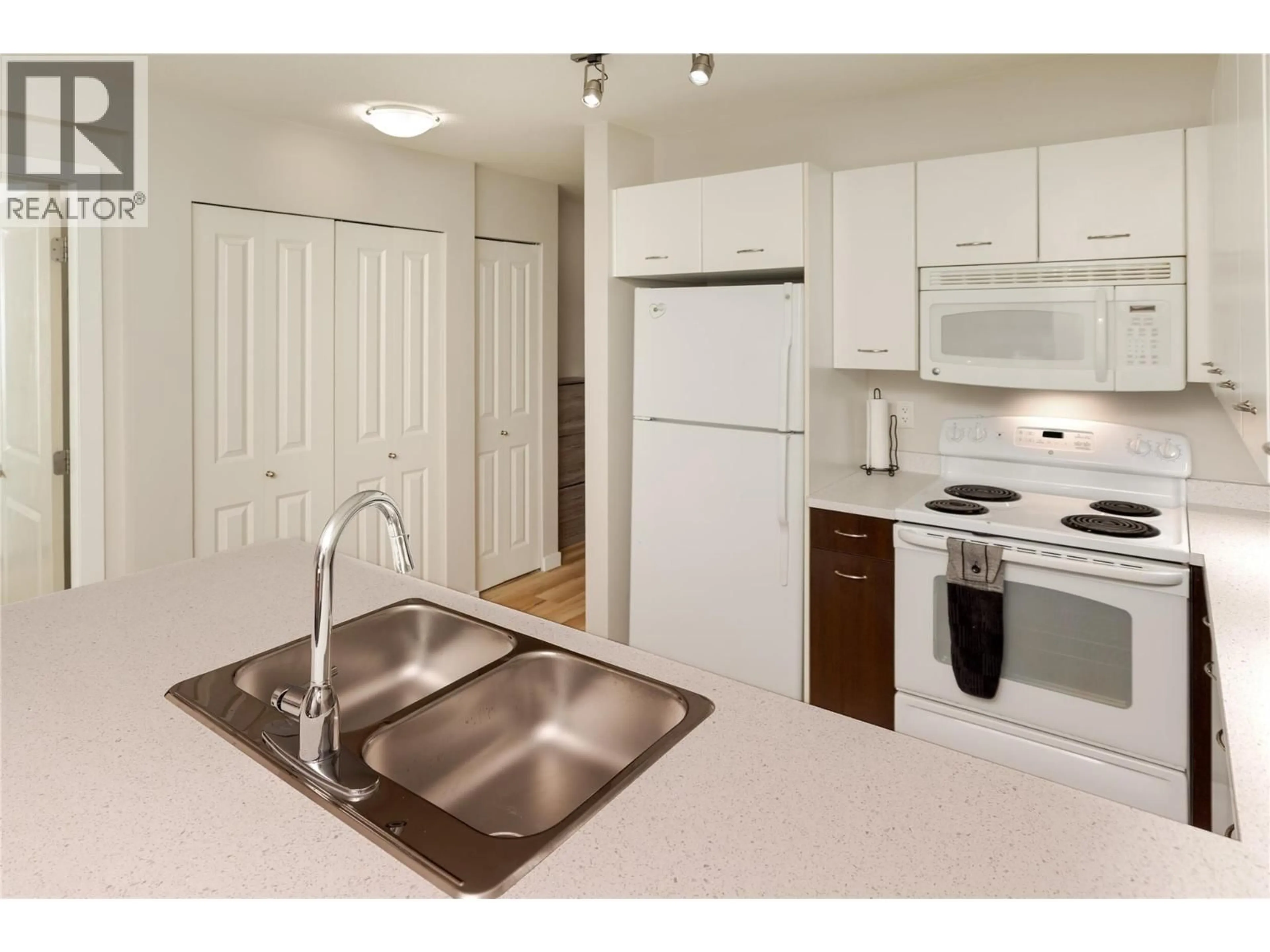 Standard kitchen, unknown for 308 - 539 YATES ROAD, Kelowna British Columbia V1V2T8