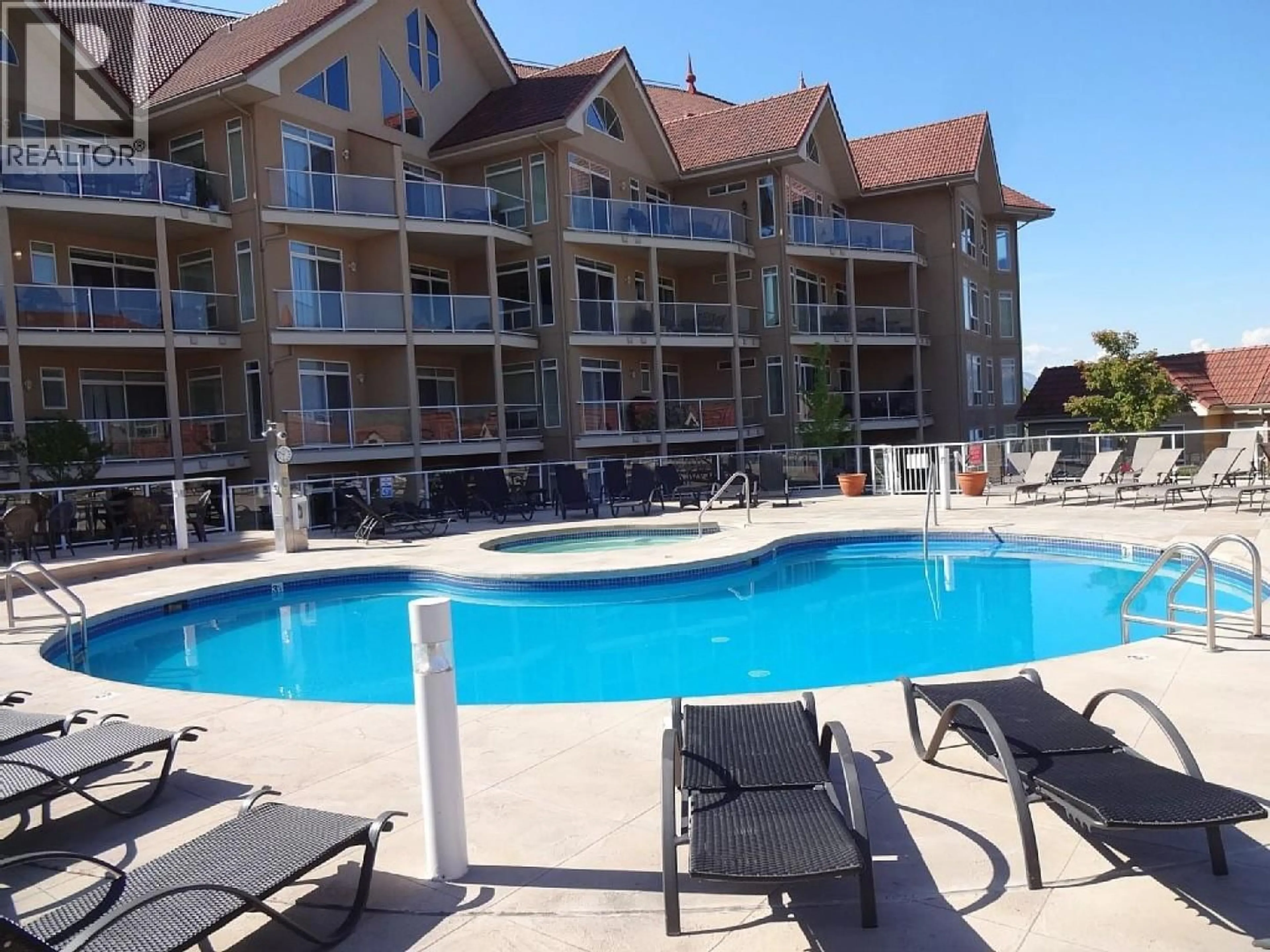 Pool for 635 - 1088 SUNSET DRIVE, Kelowna British Columbia V1Y9W1