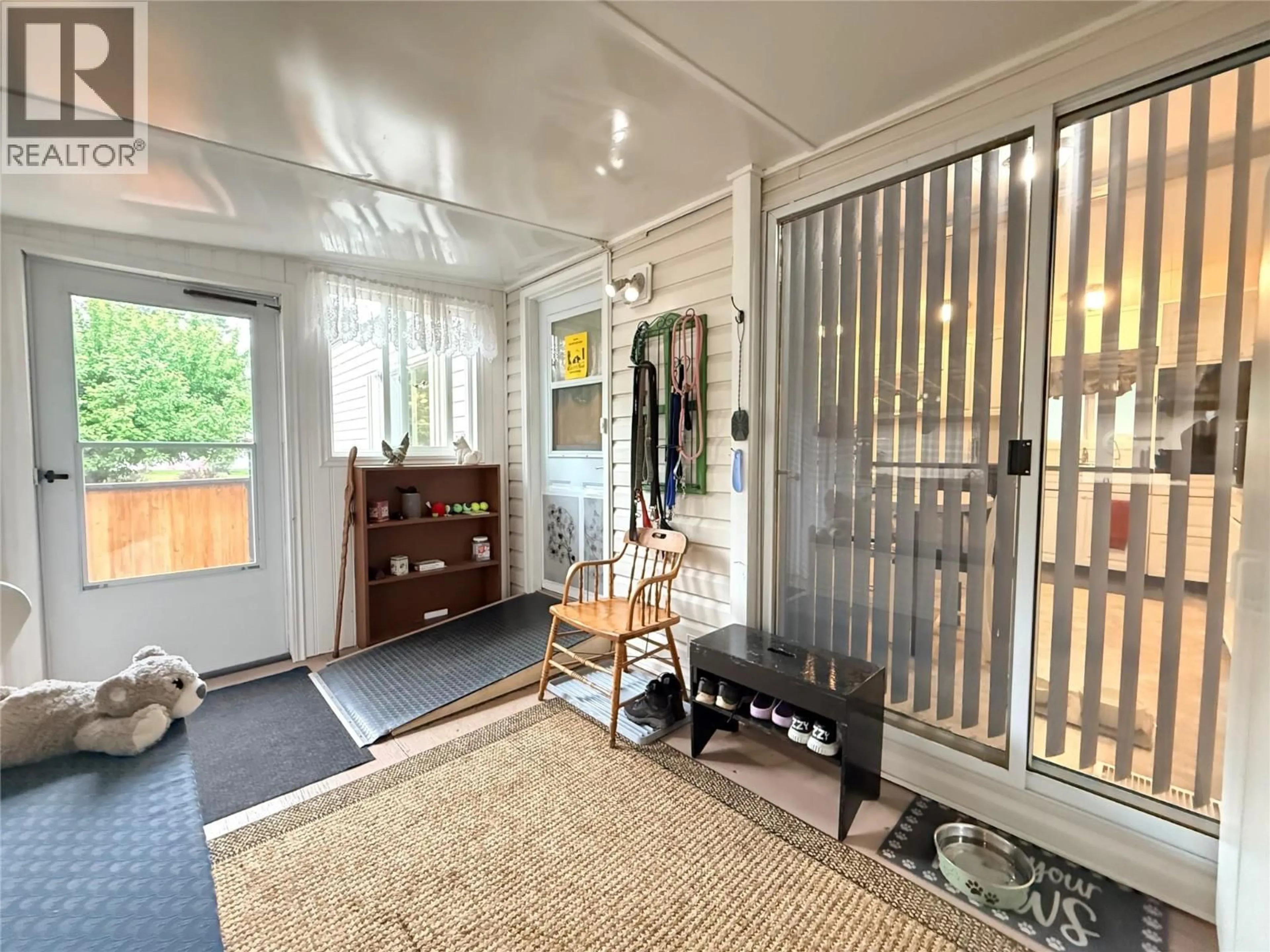 Indoor entryway for 1558 THOMPSON ROAD, Christina Lake British Columbia V0H1E0