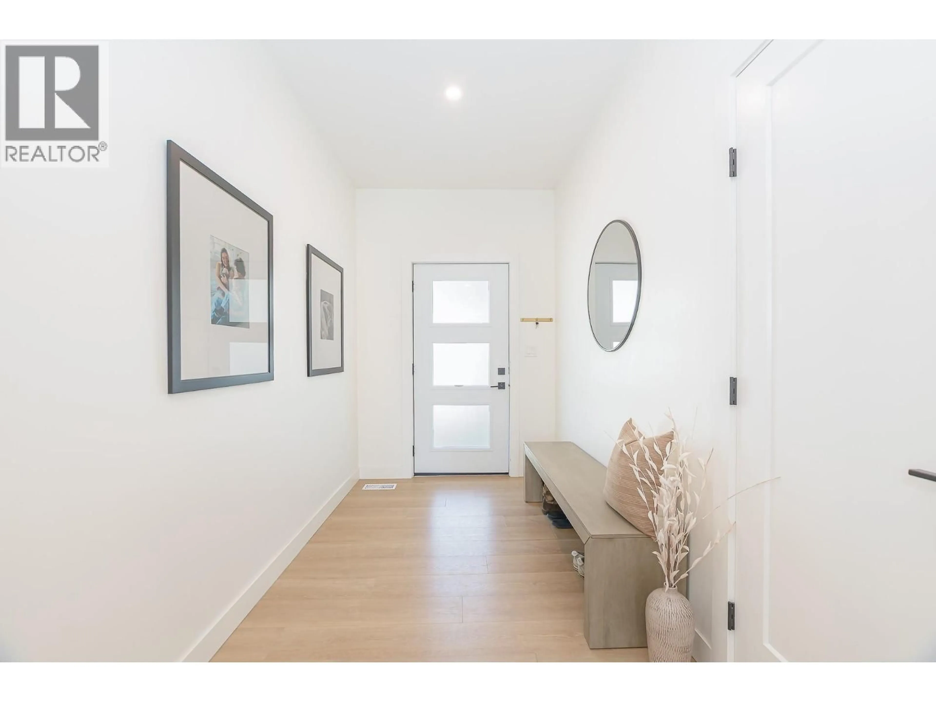 Indoor entryway for 952 RIDGEWOOD DRIVE, Enderby British Columbia V0E1V1