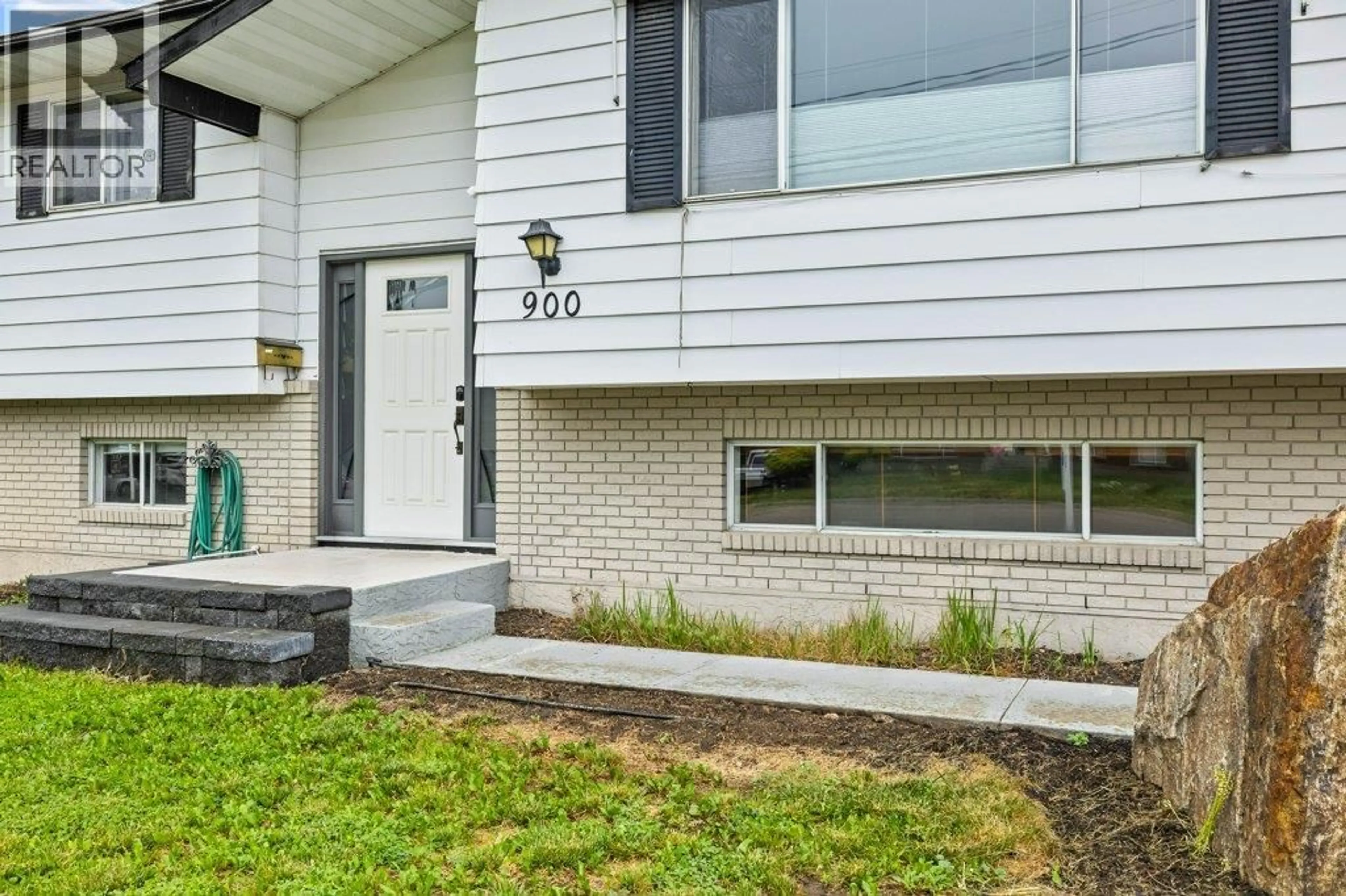 Home with brick exterior material, street for 900 HICKORY ROAD, Kelowna British Columbia V1X4K7