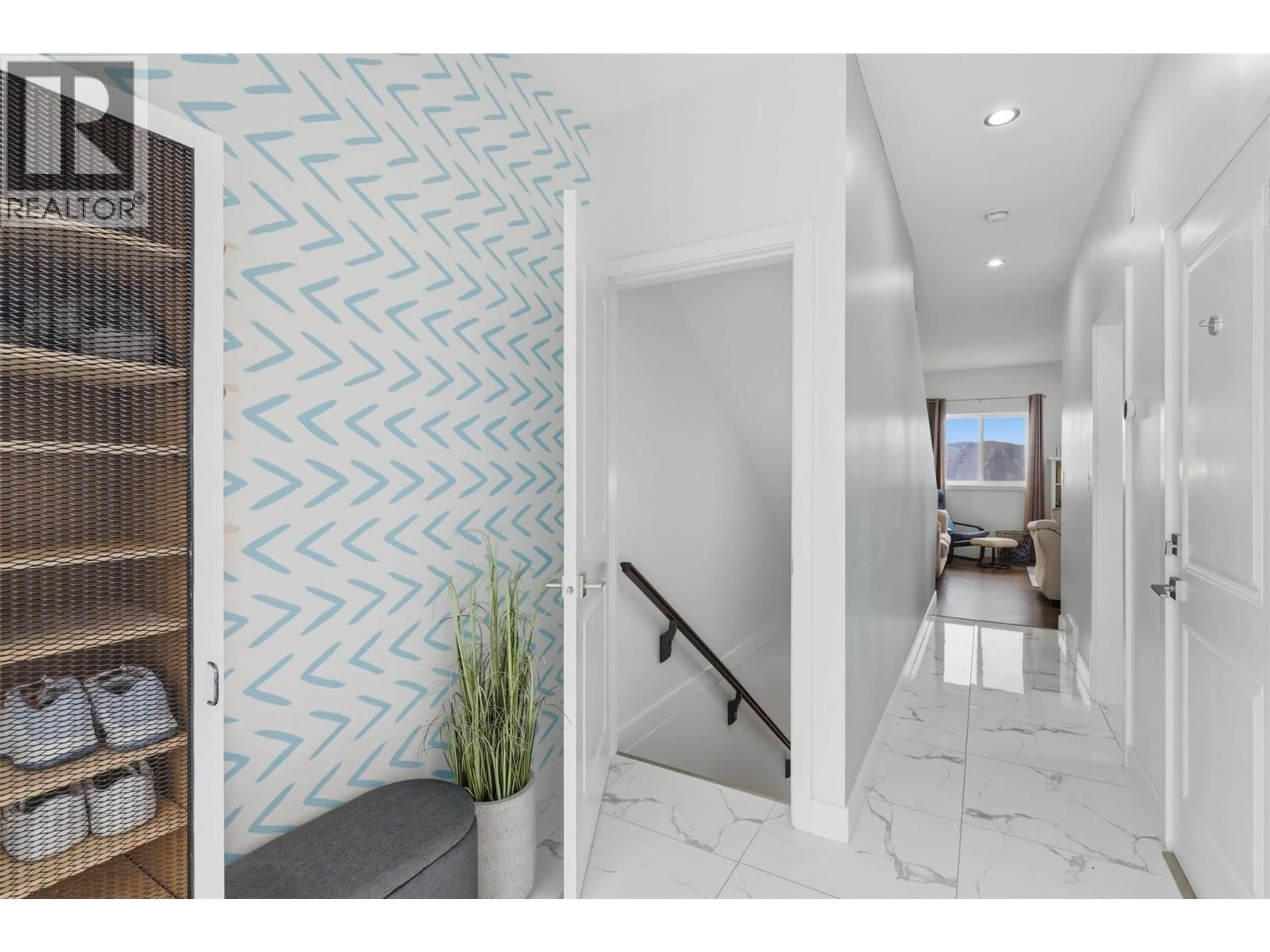 Indoor entryway for 102 - 438 WADDINGTON DRIVE, Kamloops British Columbia V2E0E1