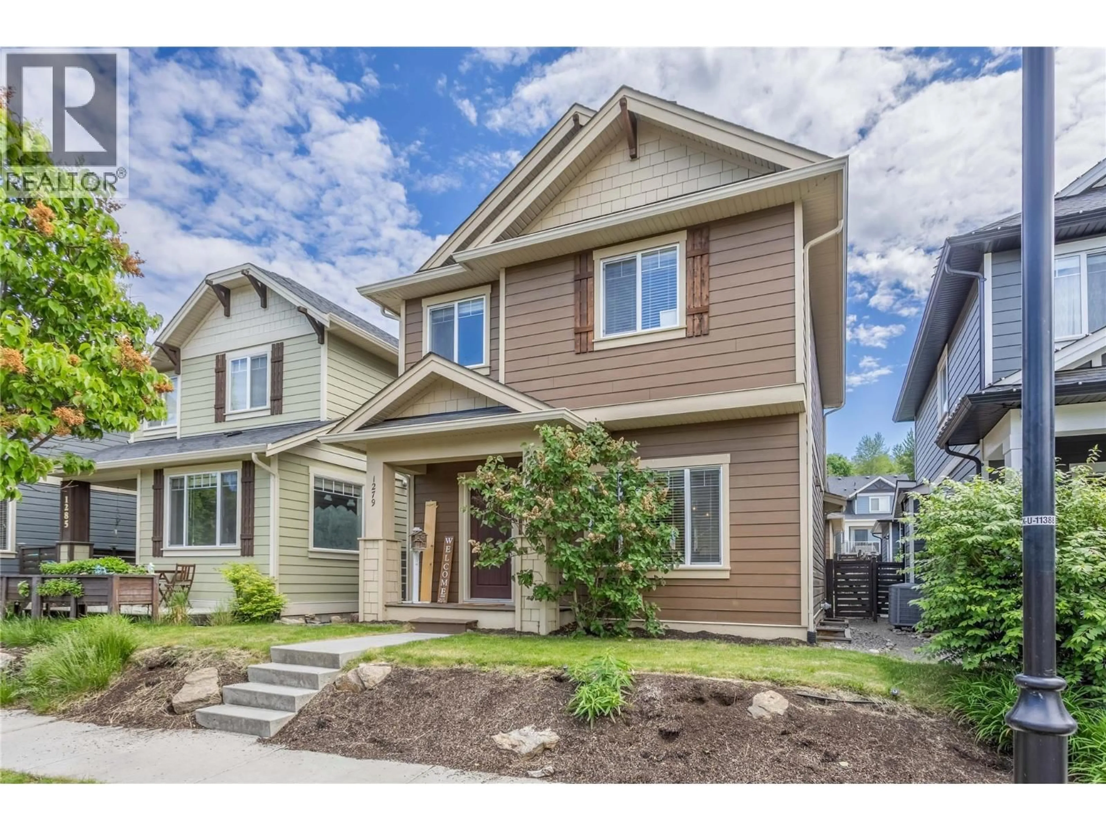 Home with vinyl exterior material, street for 1279 BERGAMOT AVENUE, Kelowna British Columbia V1W5K5