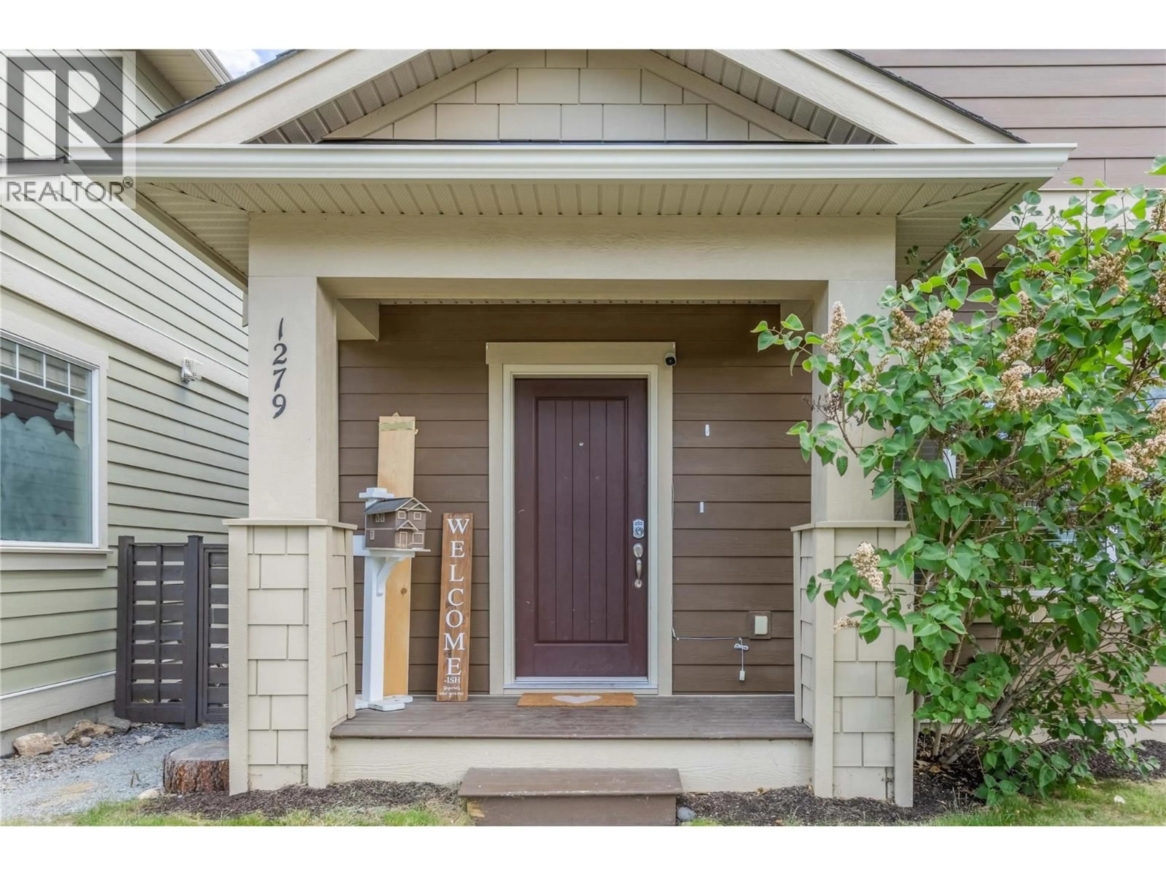 Indoor entryway for 1279 BERGAMOT AVENUE, Kelowna British Columbia V1W5K5