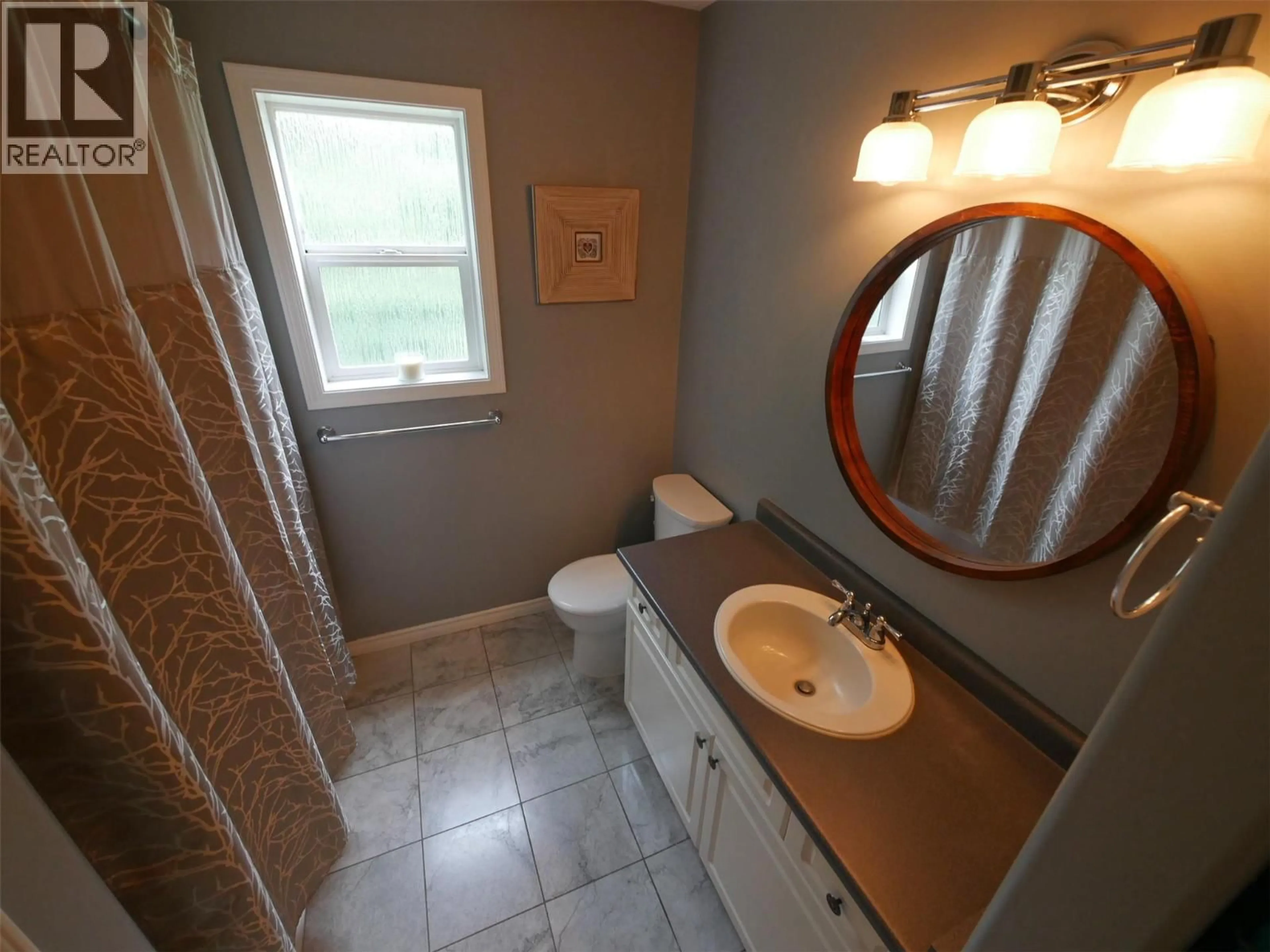 Standard bathroom, ceramic/tile floor for 1958 PASS CREEK ROAD, Castlegar British Columbia V1N4S8