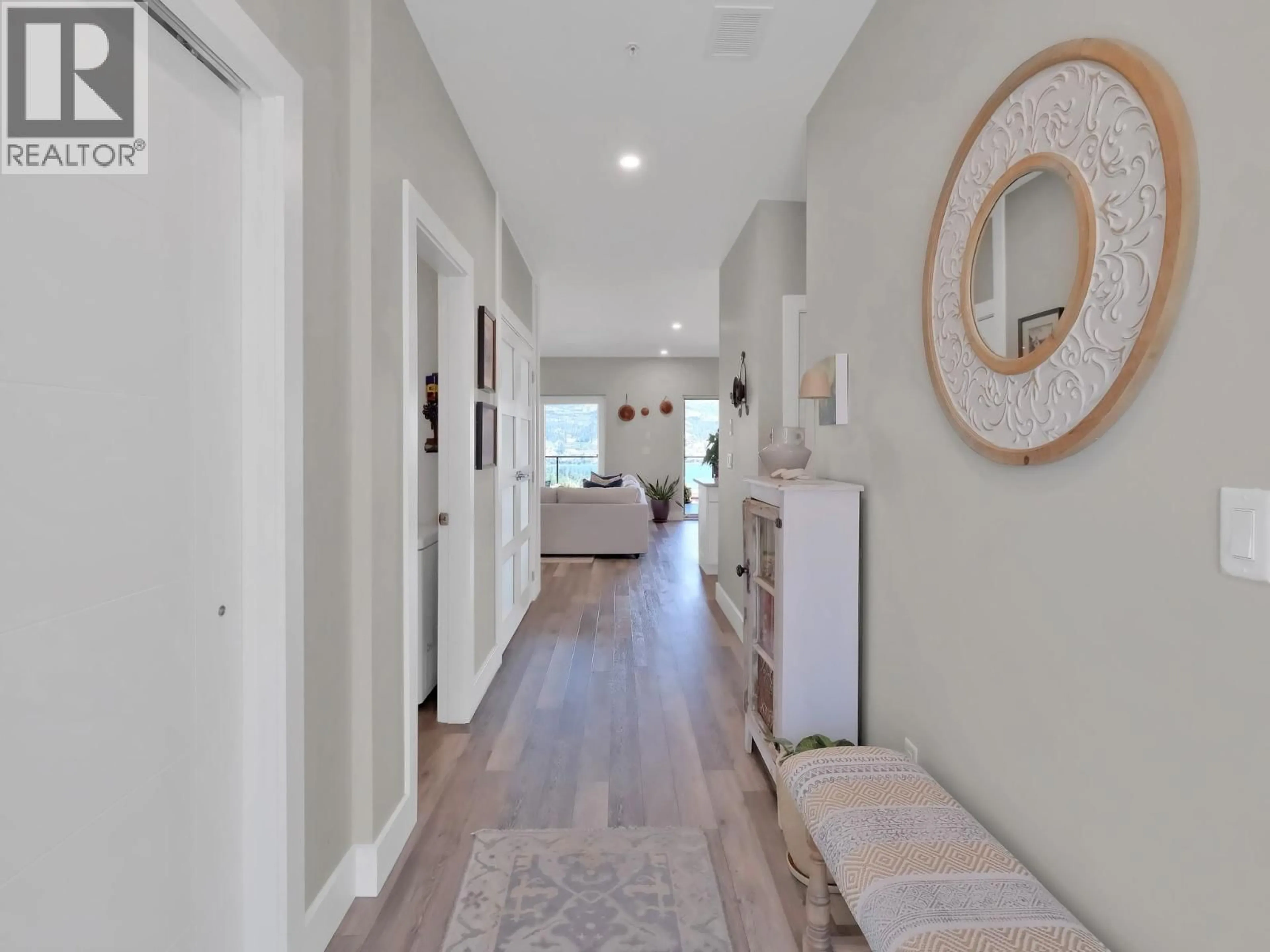 Indoor entryway for 132 - 100 VISTA WAY, Penticton British Columbia V2A0B3
