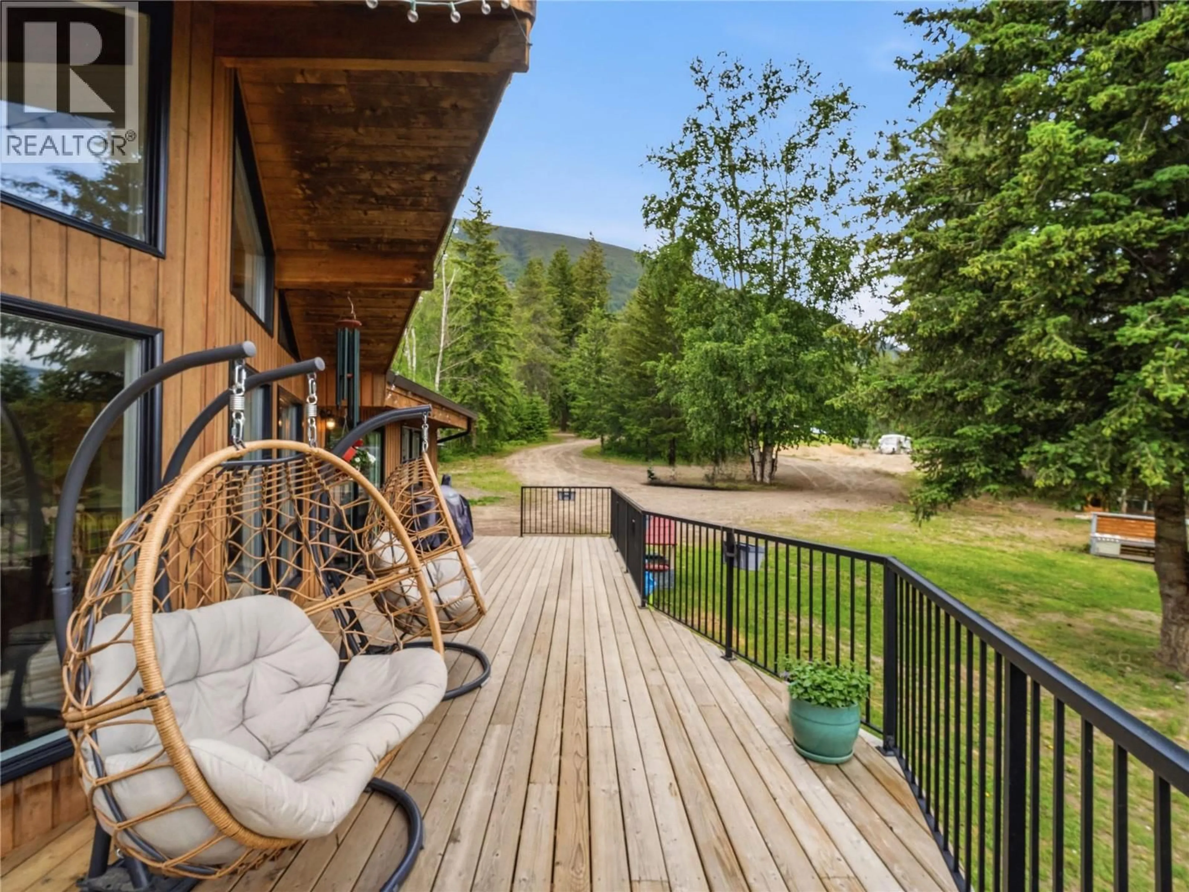 Patio, unknown for 5150 49 STREET NORTHWEST, Salmon Arm British Columbia V1E3A6