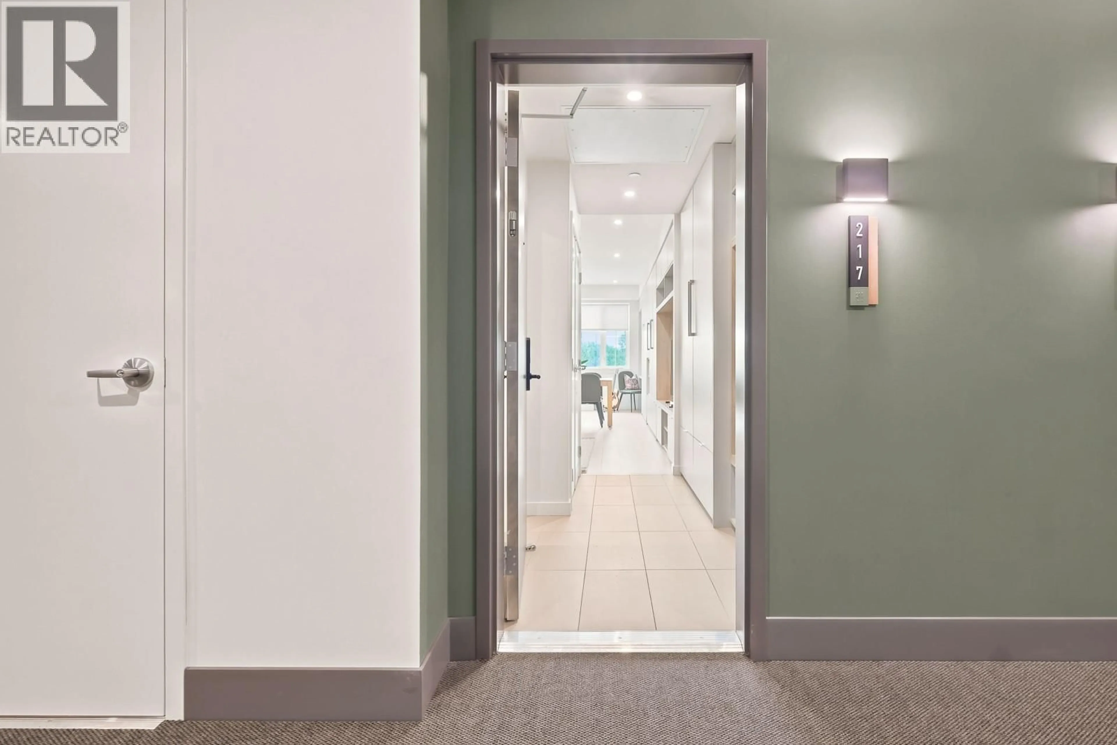 Indoor foyer for 217 - 4280 RED MOUNTAIN ROAD, Rossland British Columbia V0G1Y0