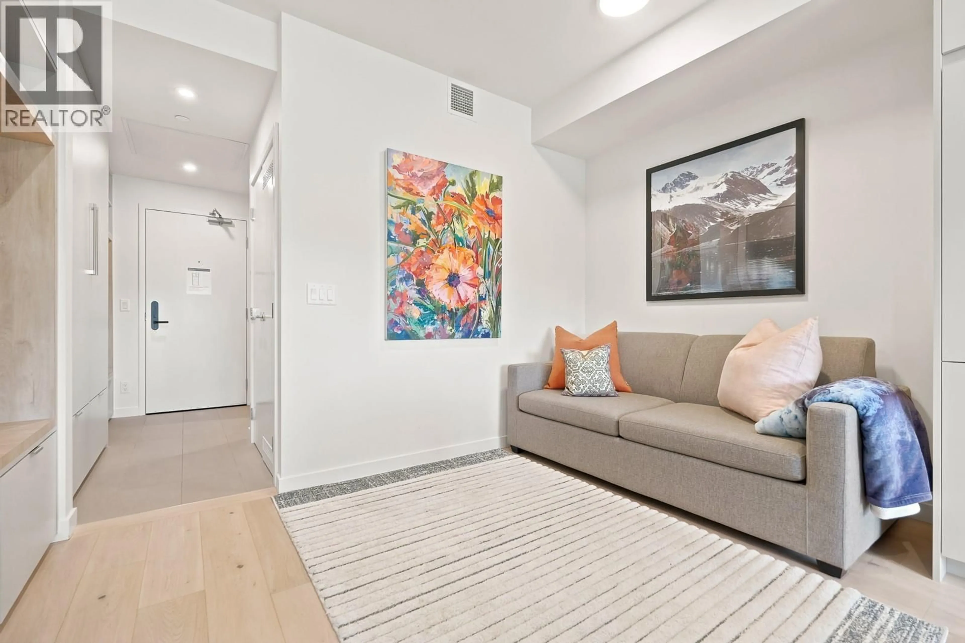 Indoor entryway for 217 - 4280 RED MOUNTAIN ROAD, Rossland British Columbia V0G1Y0