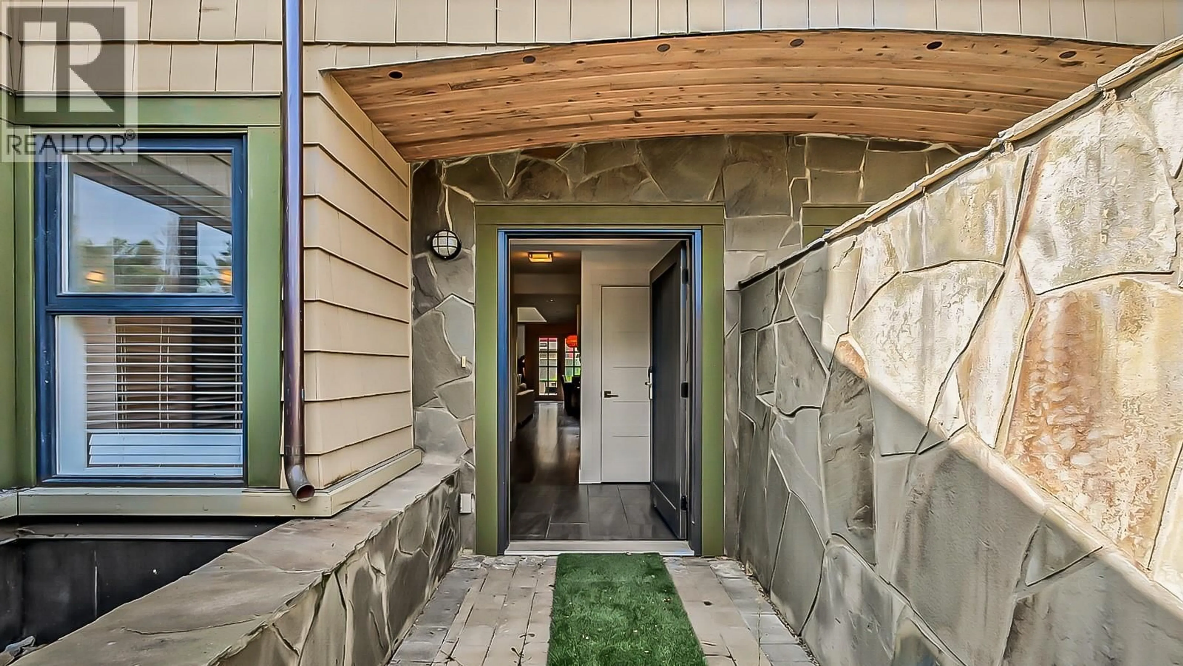 Indoor entryway for 125 - 3880 TRUSWELL ROAD, Kelowna British Columbia V1W5A2
