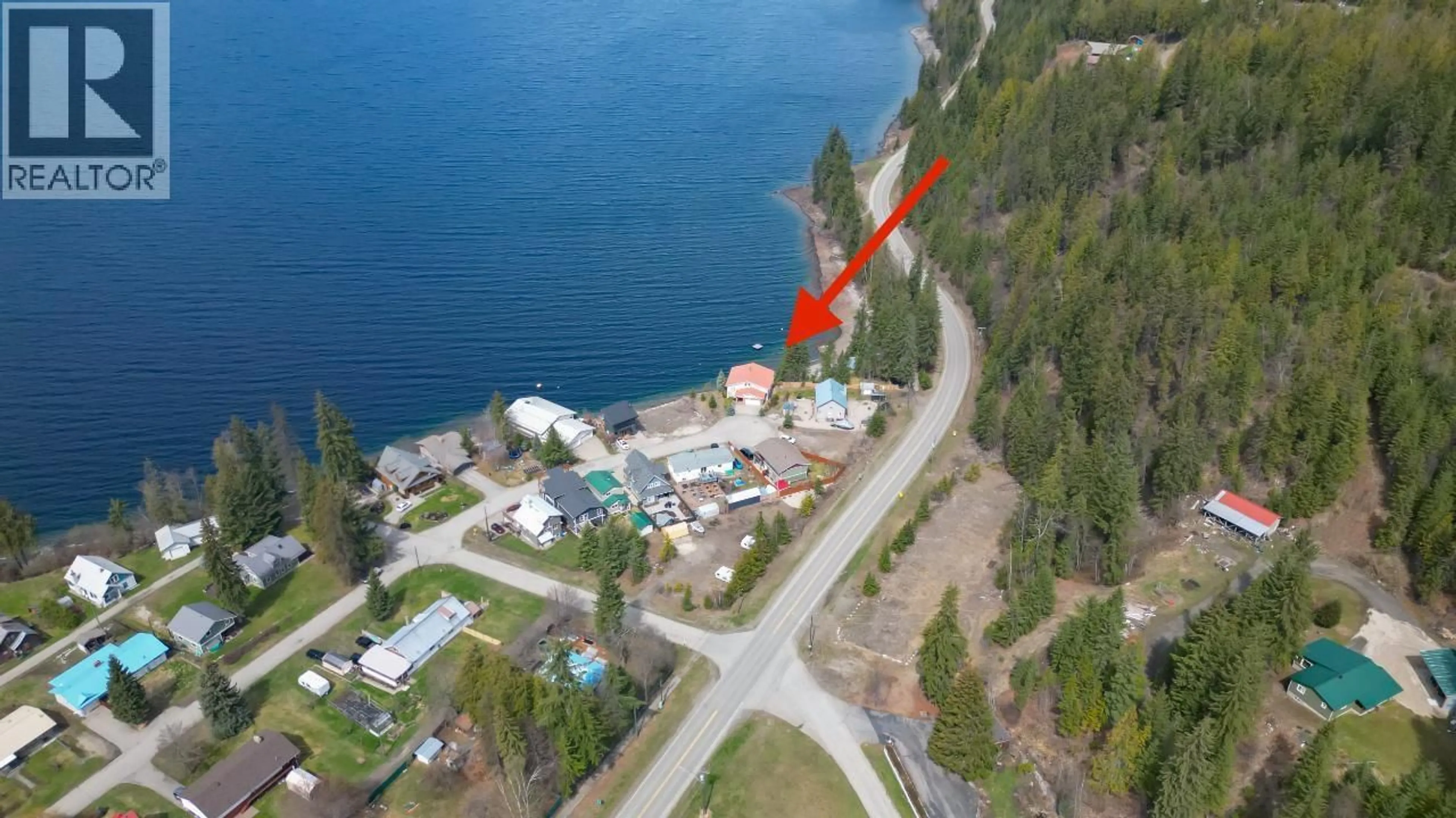 A pic from outside/outdoor area/front of a property/back of a property/a pic from drone, water/lake/river/ocean view for 819 SILVER COVE DRIVE, Silverton British Columbia V0G1S0