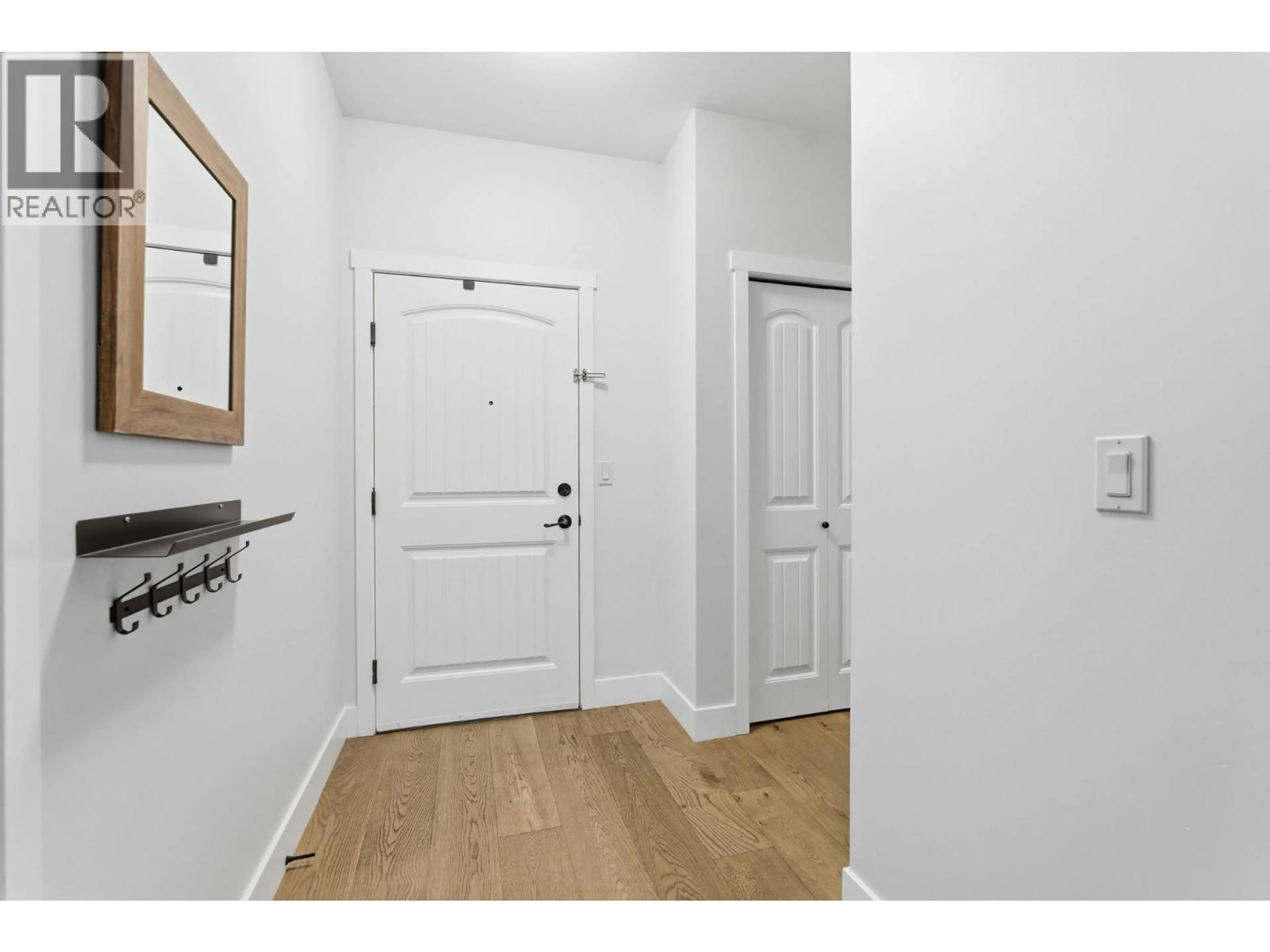 Indoor entryway for 108 - 3739 CASORSO ROAD, Kelowna British Columbia V1W5E3