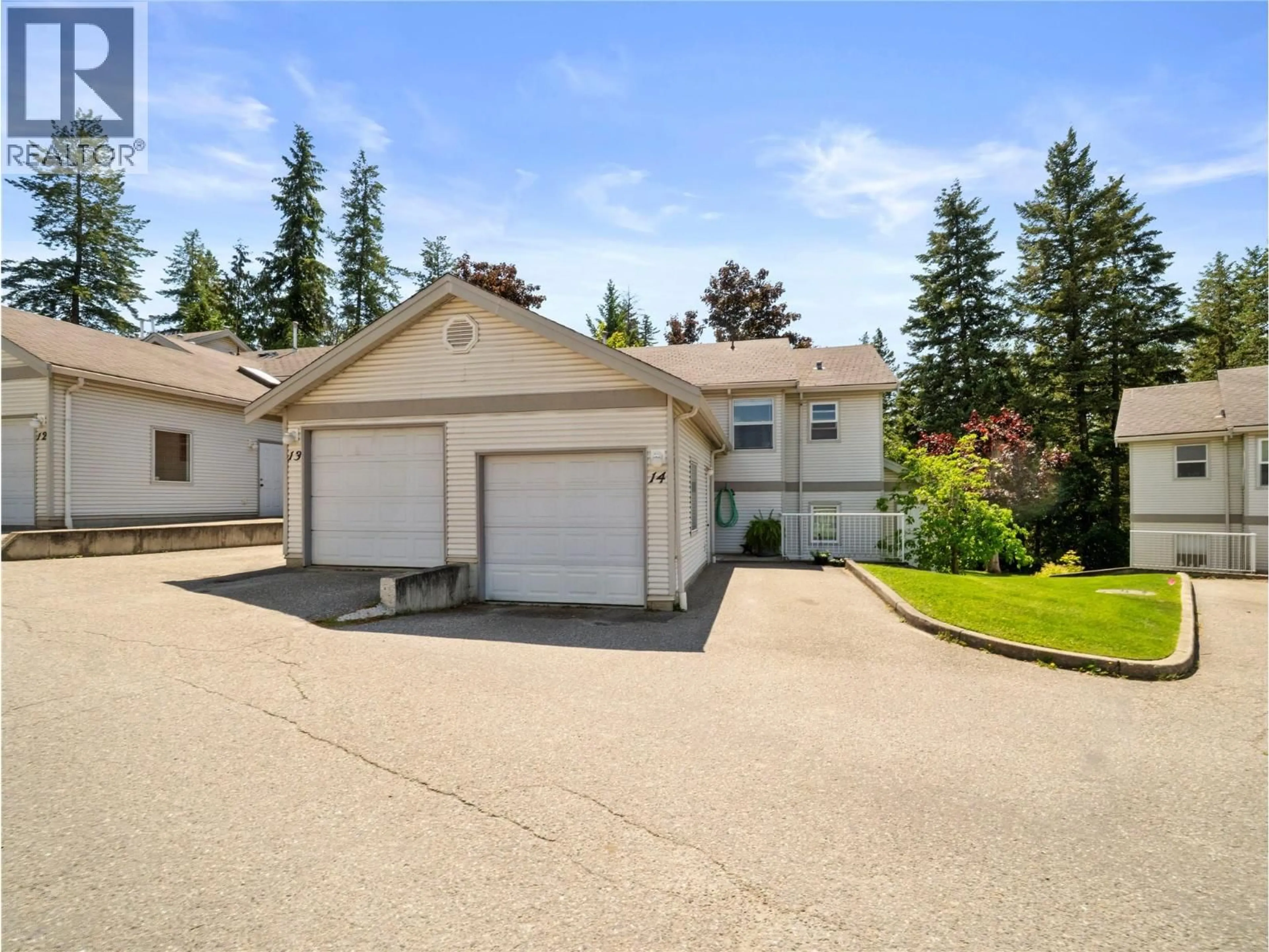 A pic from outside/outdoor area/front of a property/back of a property/a pic from drone, street for 14 - 171 17 STREET SOUTHEAST, Salmon Arm British Columbia V1E1P8