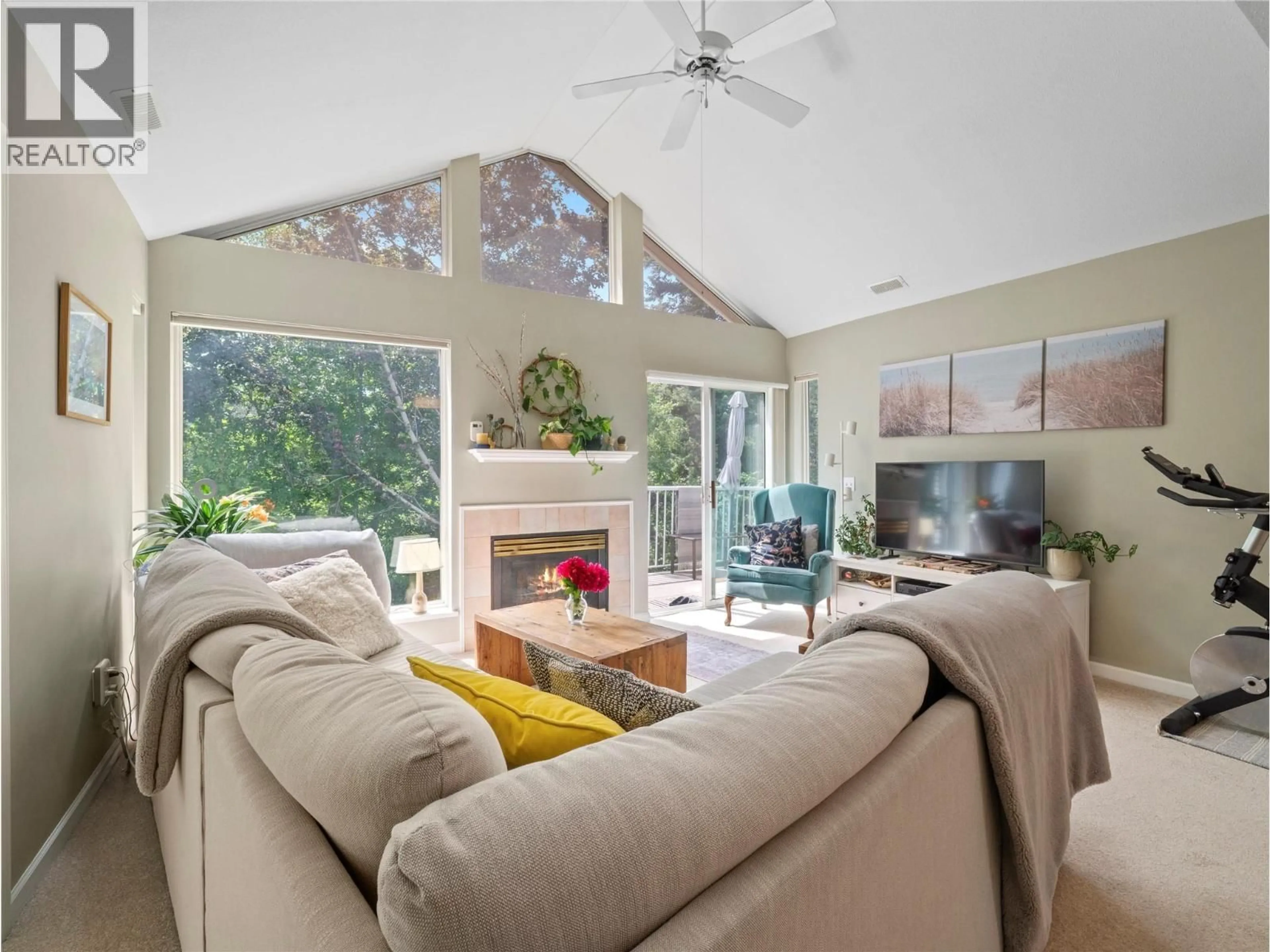 Living room with furniture, unknown for 14 - 171 17 STREET SOUTHEAST, Salmon Arm British Columbia V1E1P8