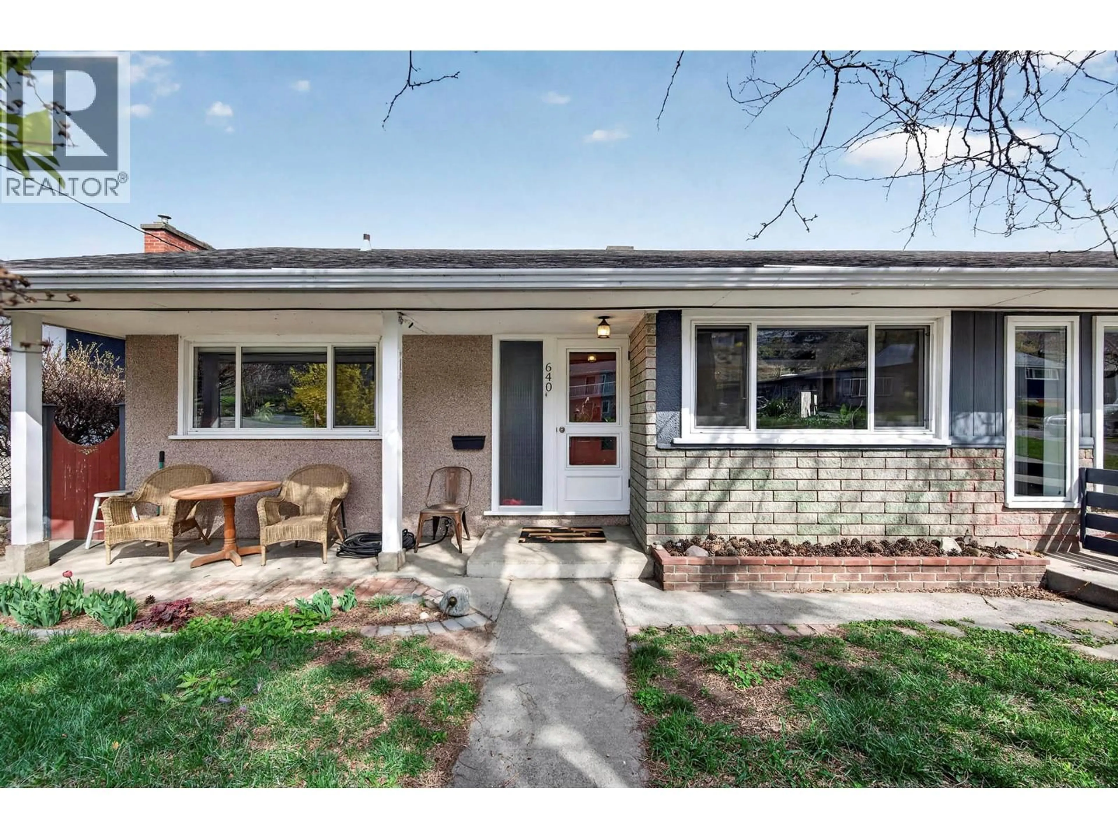 Home with vinyl exterior material, street for 640 FRASER STREET, Kamloops British Columbia V2C3H2