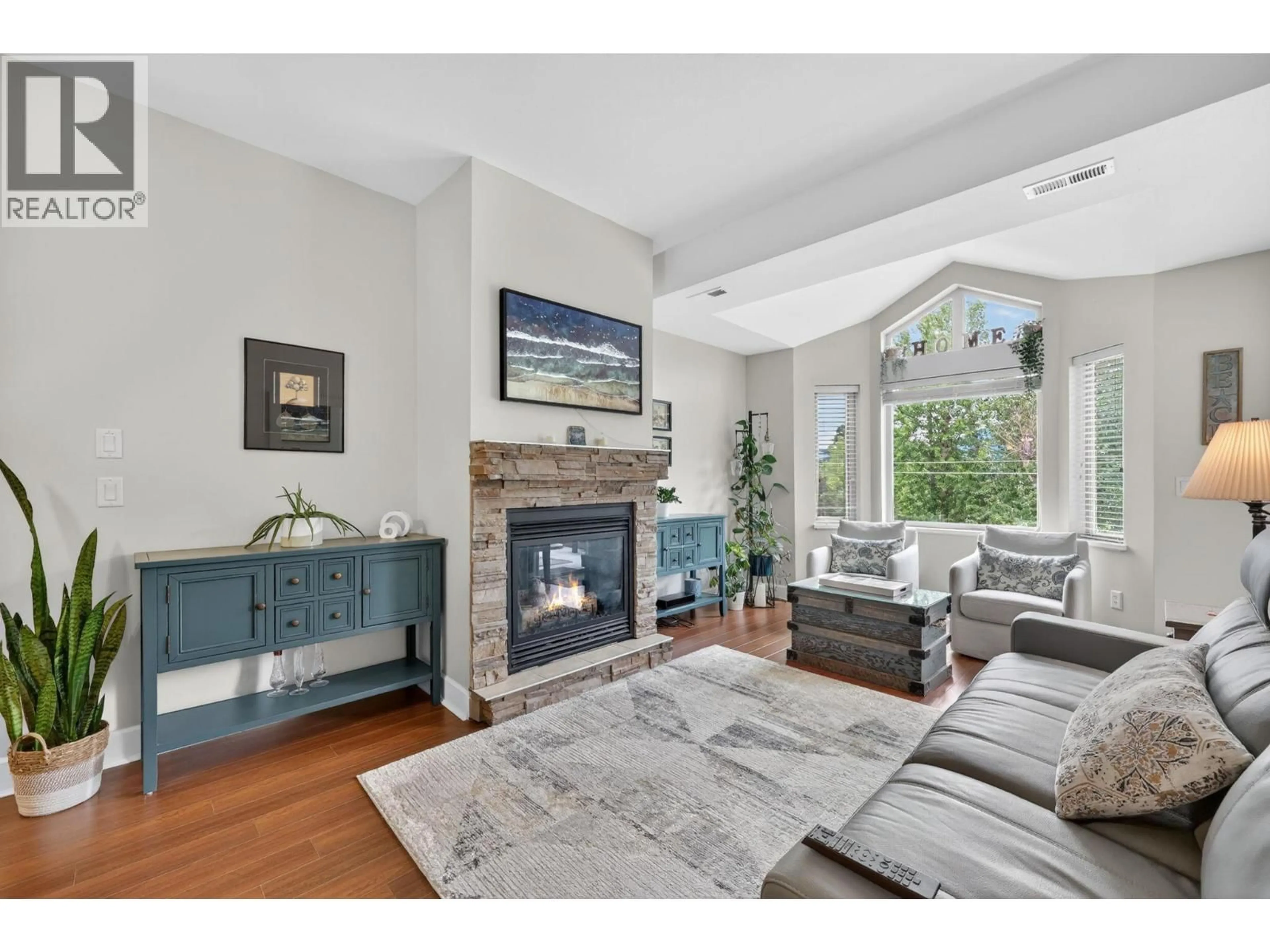 Living room with furniture, unknown for 330 - 3996 BEACH AVENUE, Peachland British Columbia V0H1X5