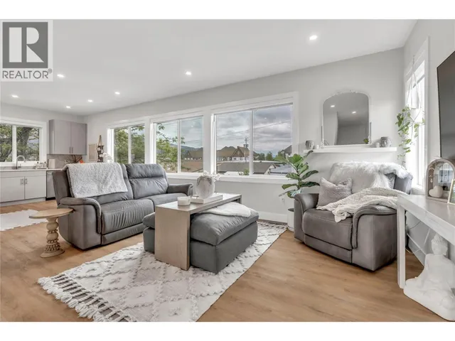264 DOUGLAS AVENUE, Penticton 4
