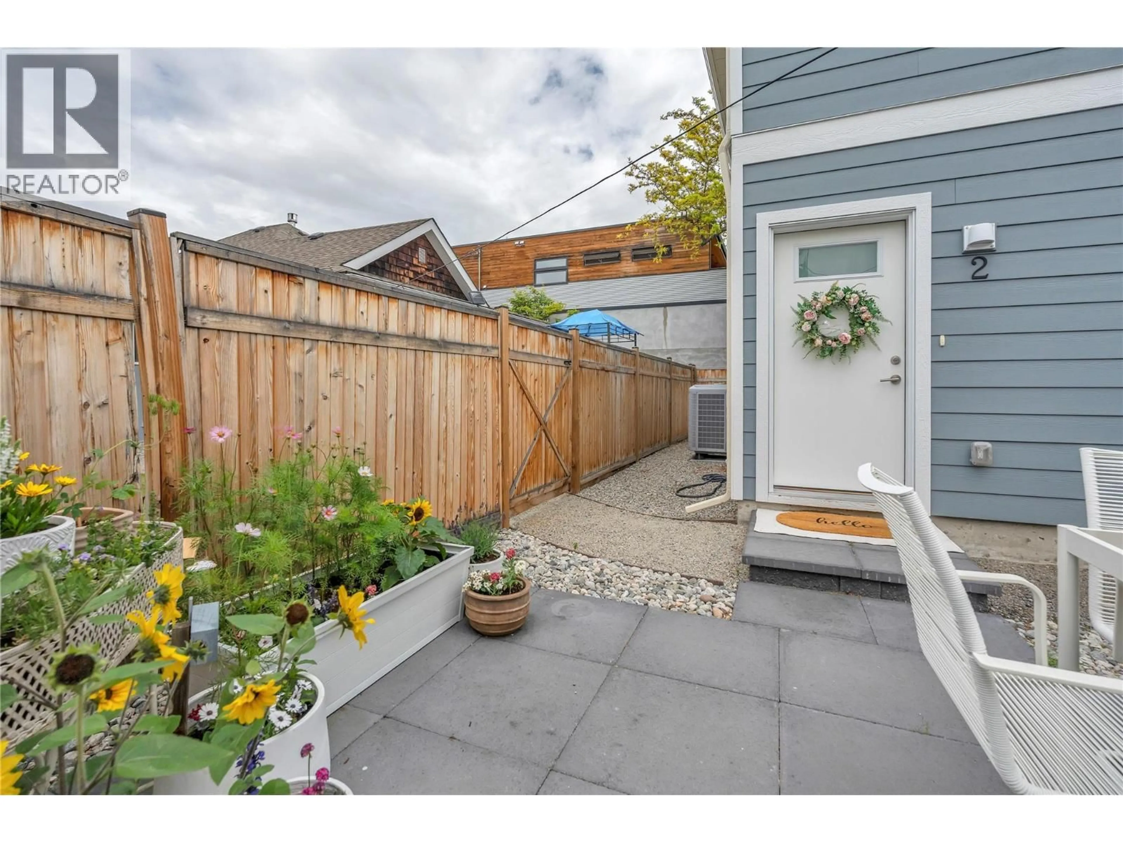 Patio, street for 264 DOUGLAS AVENUE, Penticton British Columbia V2A2T8