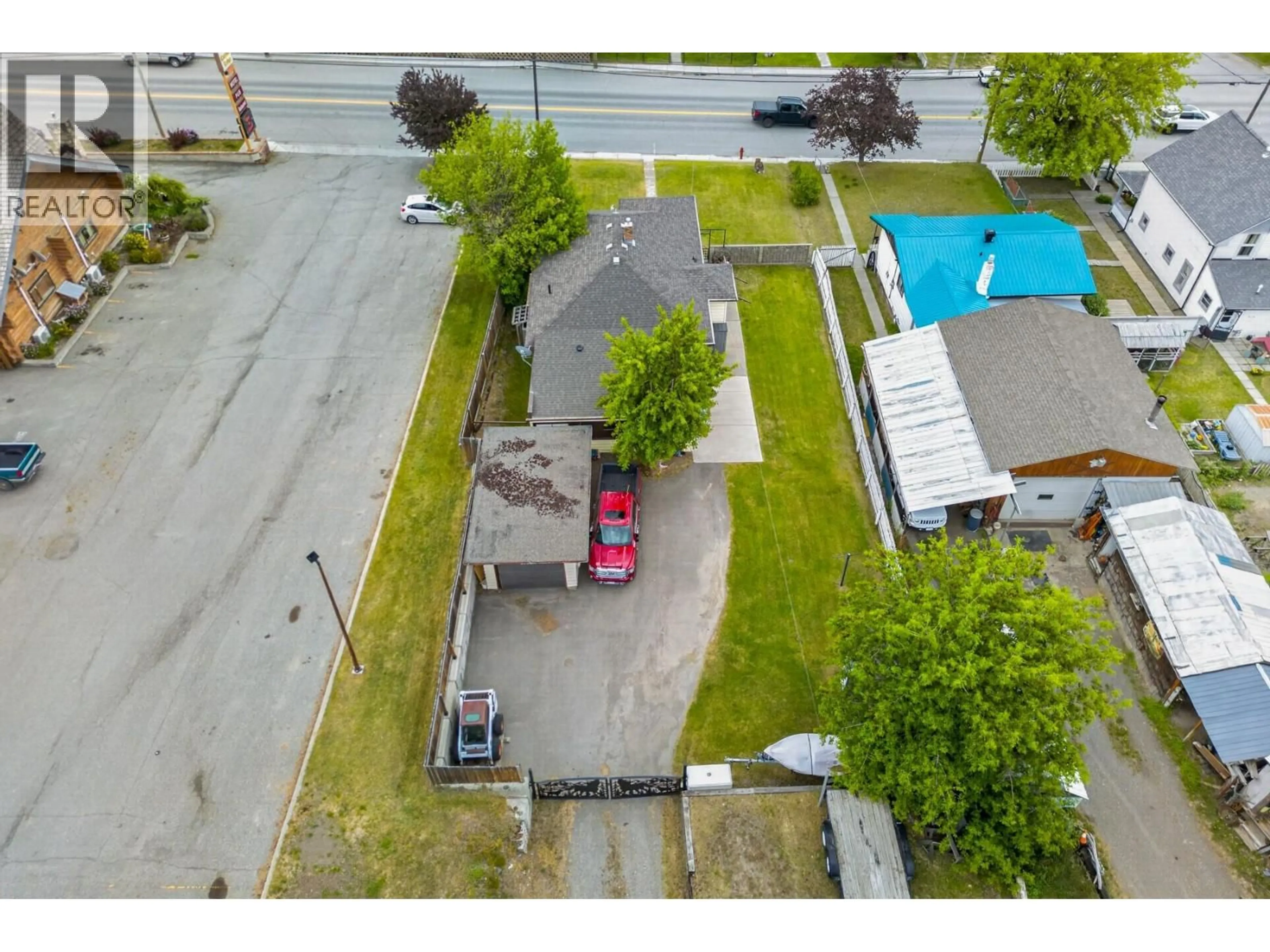 A pic from outside/outdoor area/front of a property/back of a property/a pic from drone, street for 1404 CARIBOO HWY 97 HIGHWAY, Clinton British Columbia V0K1K0