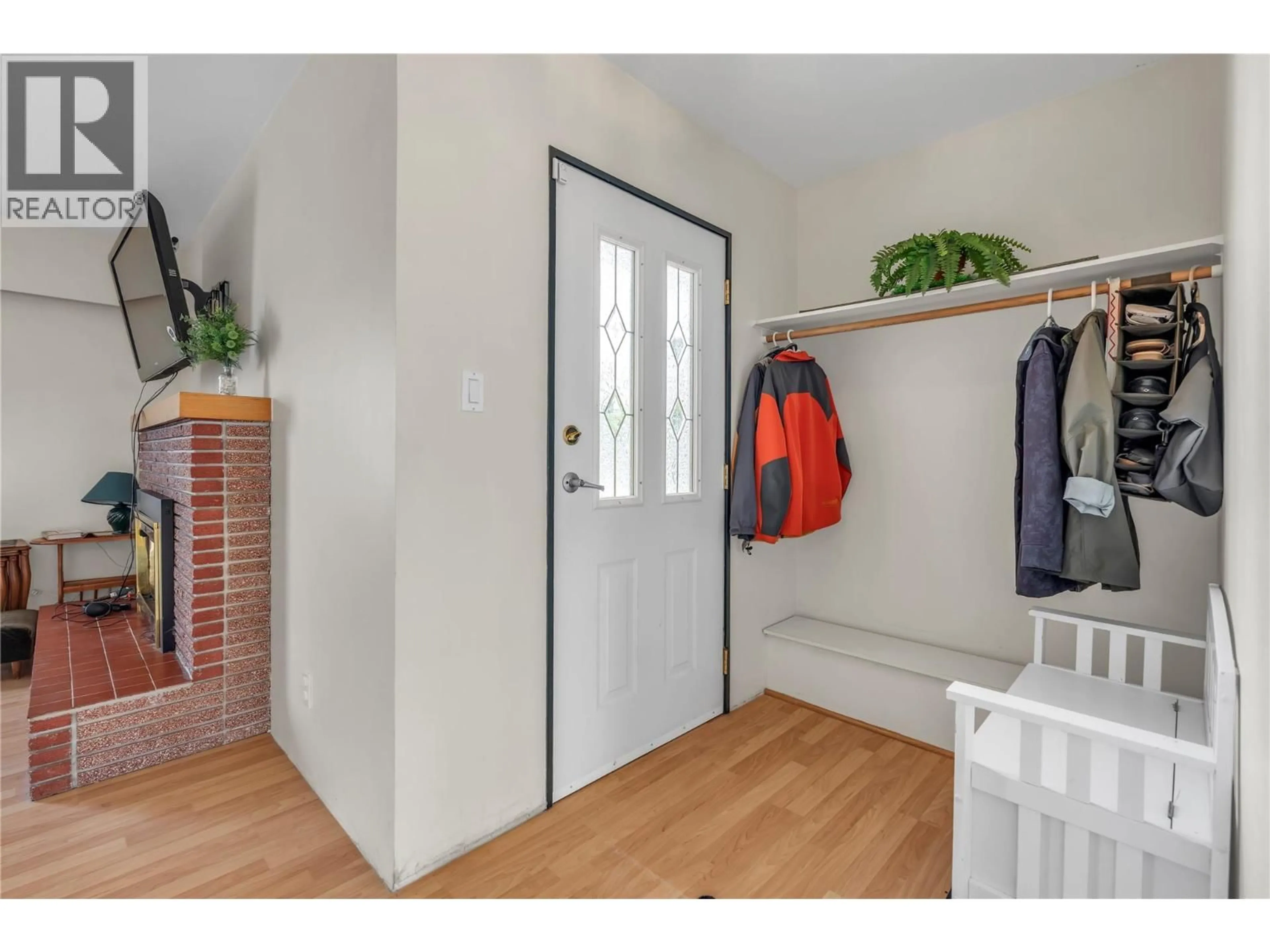 Indoor entryway for 146 MCCULLOCH DRIVE, Penticton British Columbia V2A3P7