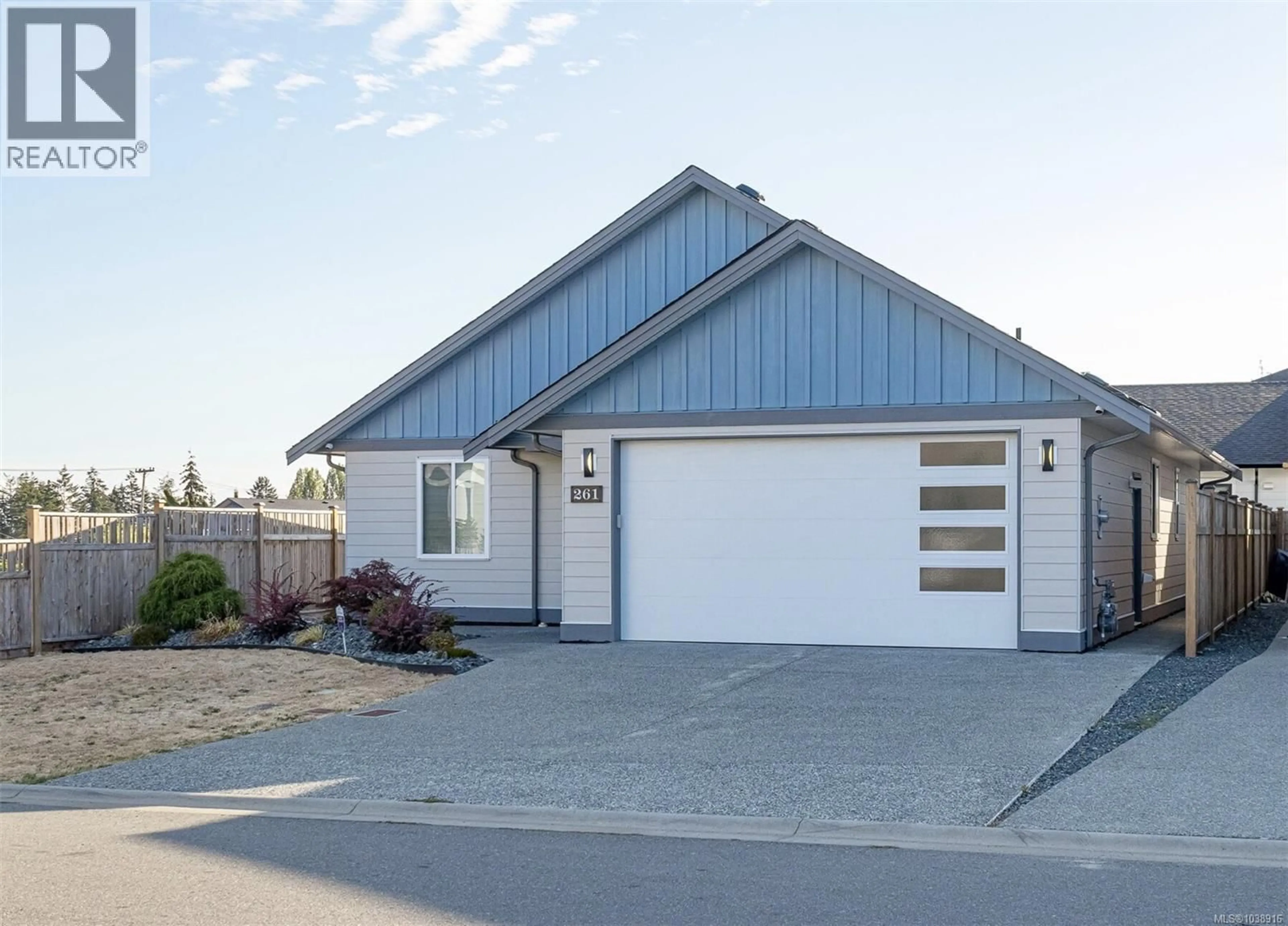 Home with vinyl exterior material, street for 261 DUNBAR WAY, Parksville British Columbia V9P0G6