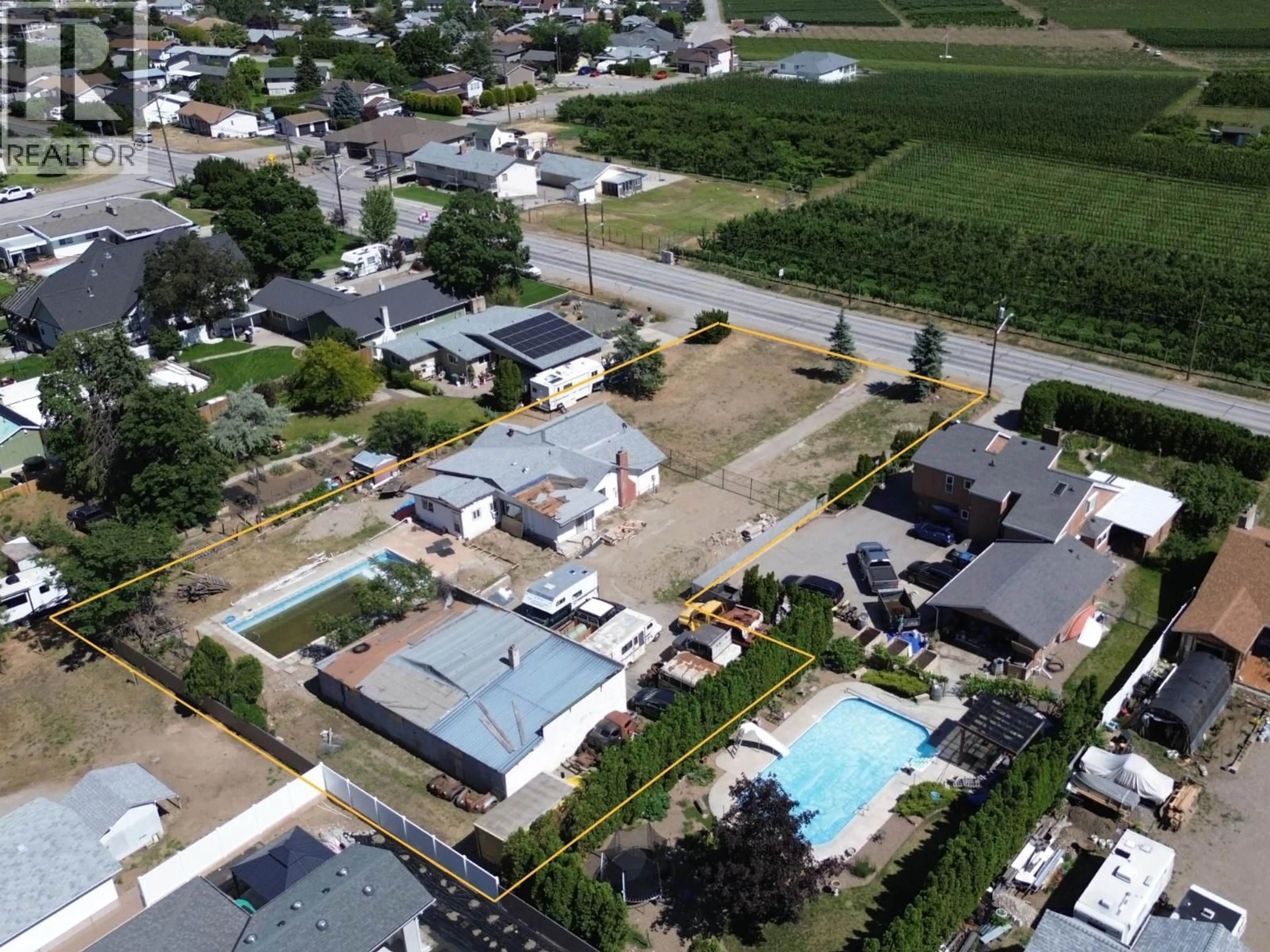 A pic from outside/outdoor area/front of a property/back of a property/a pic from drone, street for 1038 FAIRVIEW ROAD, Oliver British Columbia V0H1T1
