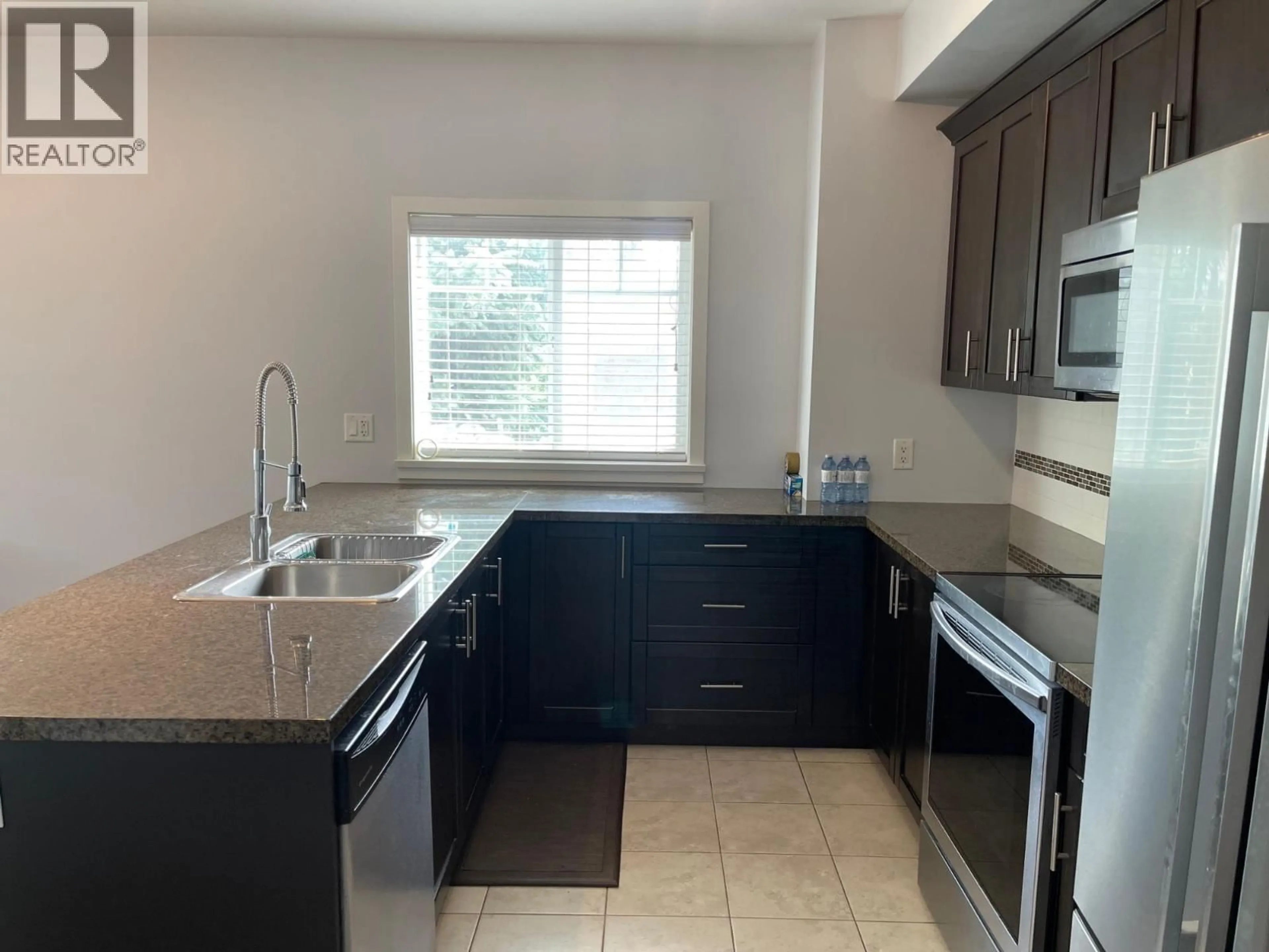 Standard kitchen, ceramic/tile floor for 203 - 2799 CLAPPERTON AVENUE, Merritt British Columbia V1K1A2