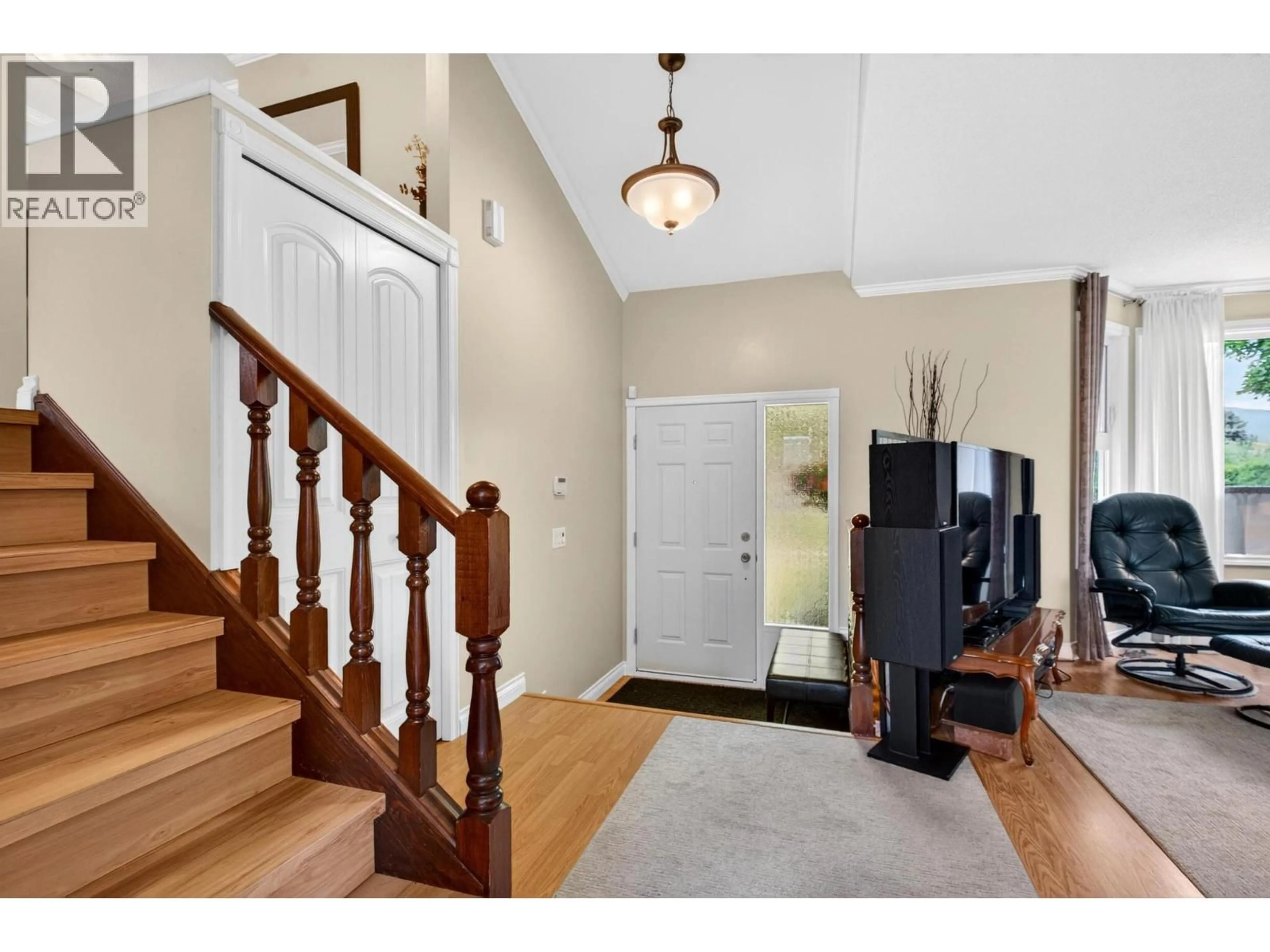 Indoor entryway for 660 WELKE ROAD, Kelowna British Columbia V1W1A7