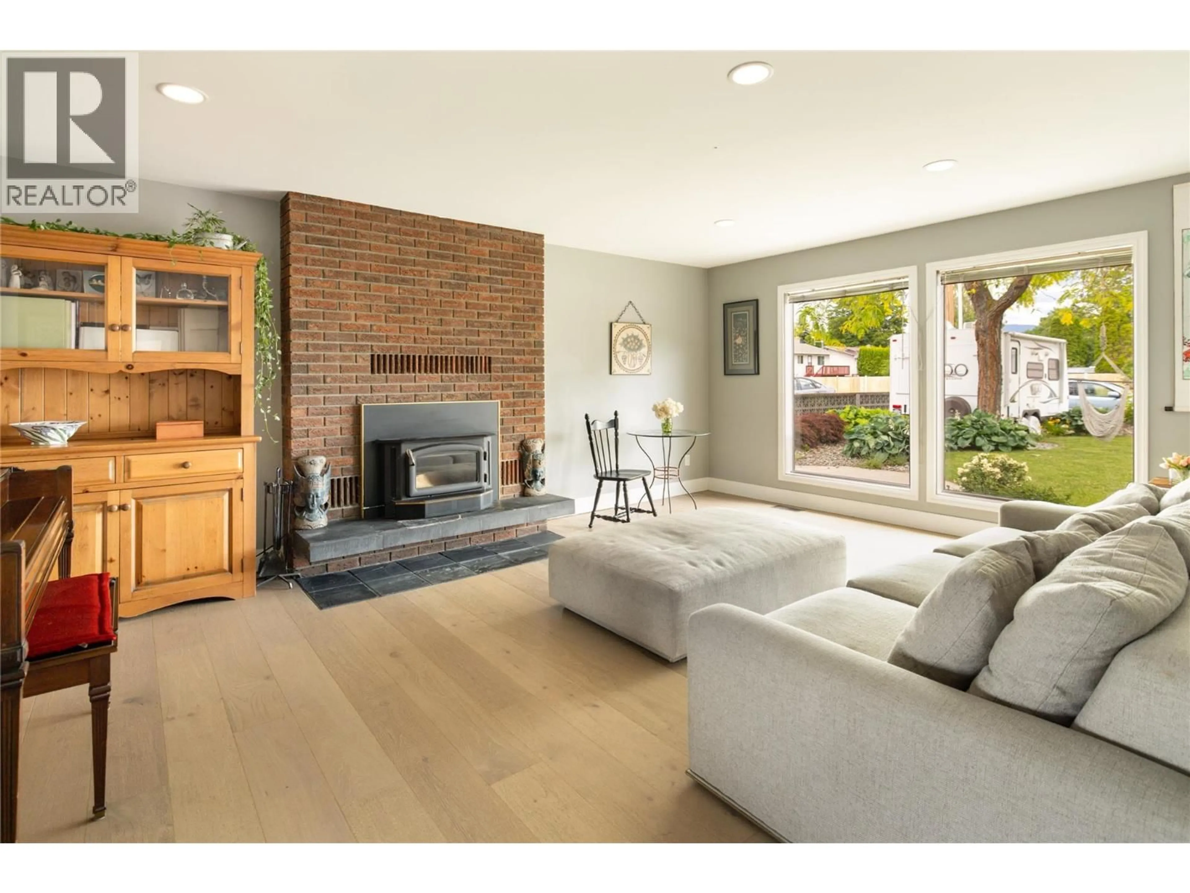 Living room with furniture, unknown for 3450 BARBERRY STREET, Kelowna British Columbia V1W3V6