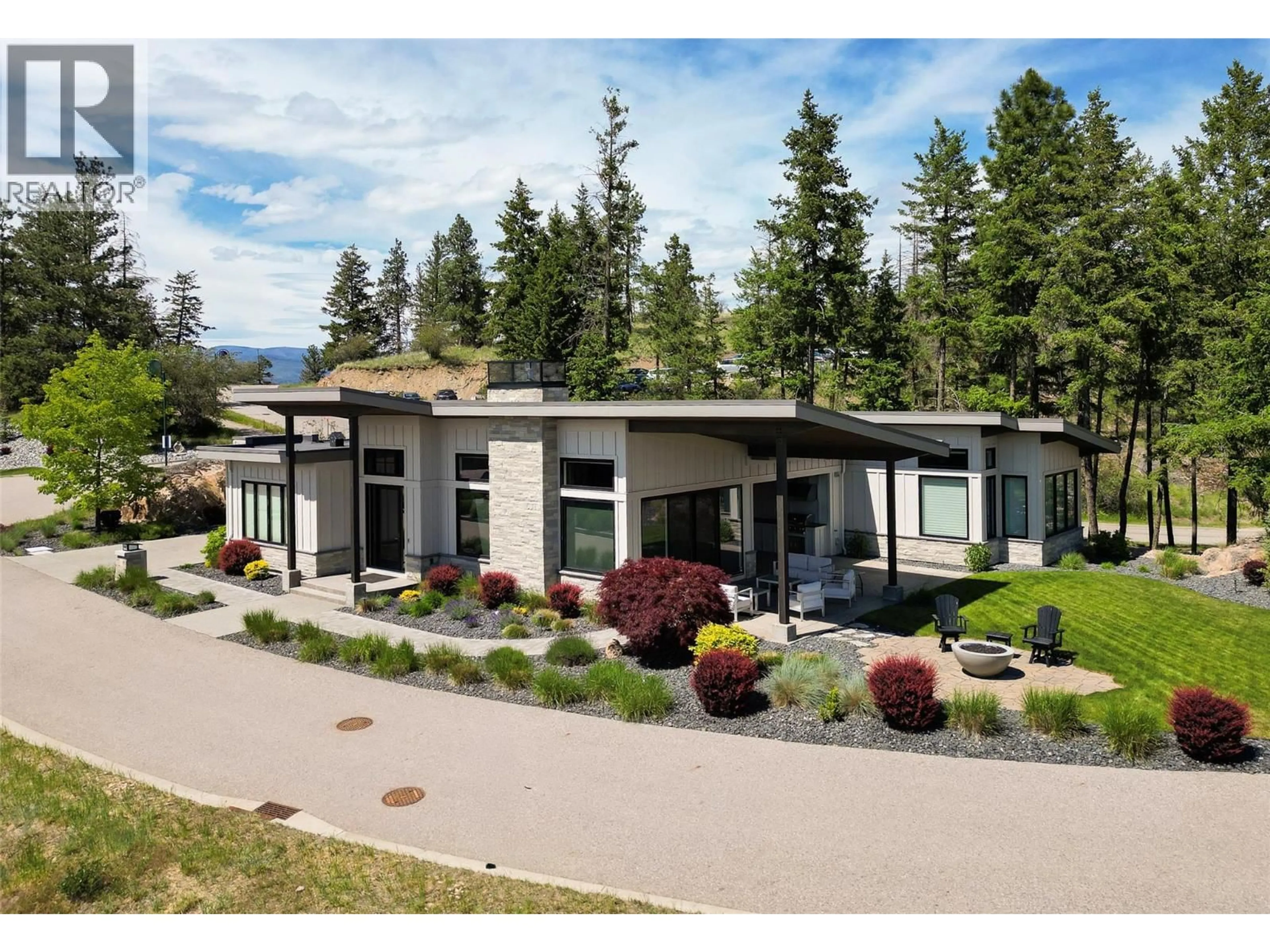 Home with vinyl exterior material, unknown for 683 HAVENCREST COURT, Vernon British Columbia V1H2L9