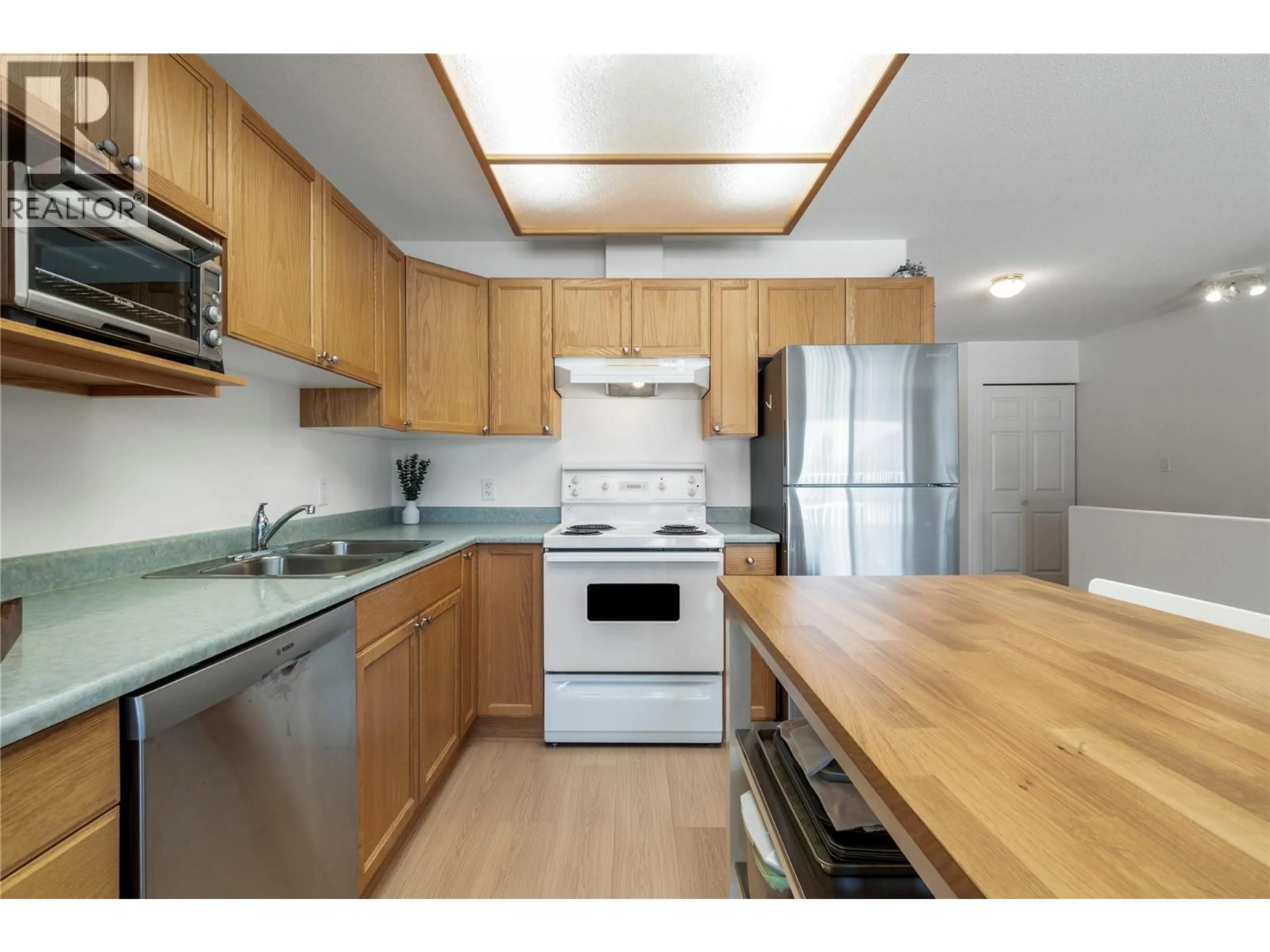 Standard kitchen, wood/laminate floor for 3 - 71 25 STREET SOUTHEAST, Salmon Arm British Columbia V1E1S2