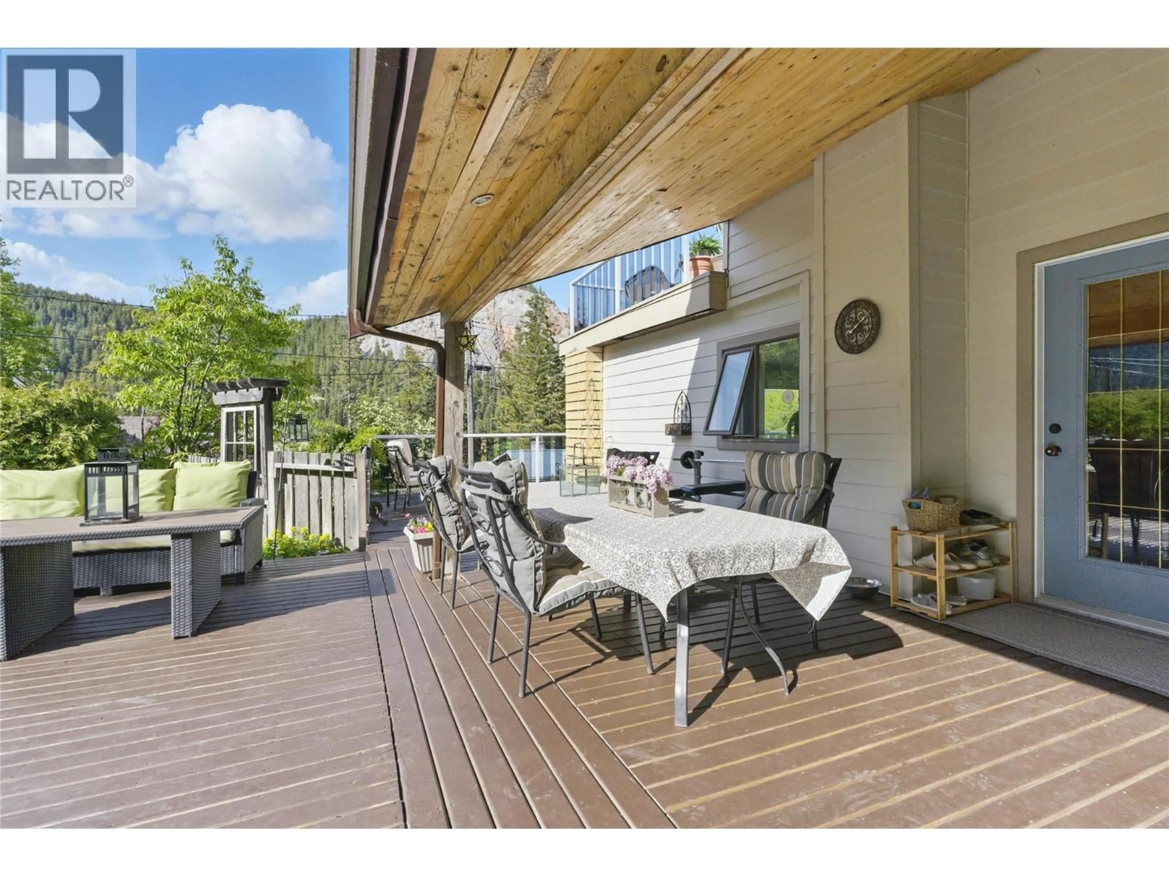 Patio, street for 2250 PAUL LAKE ROAD, Kamloops British Columbia V2H1N9