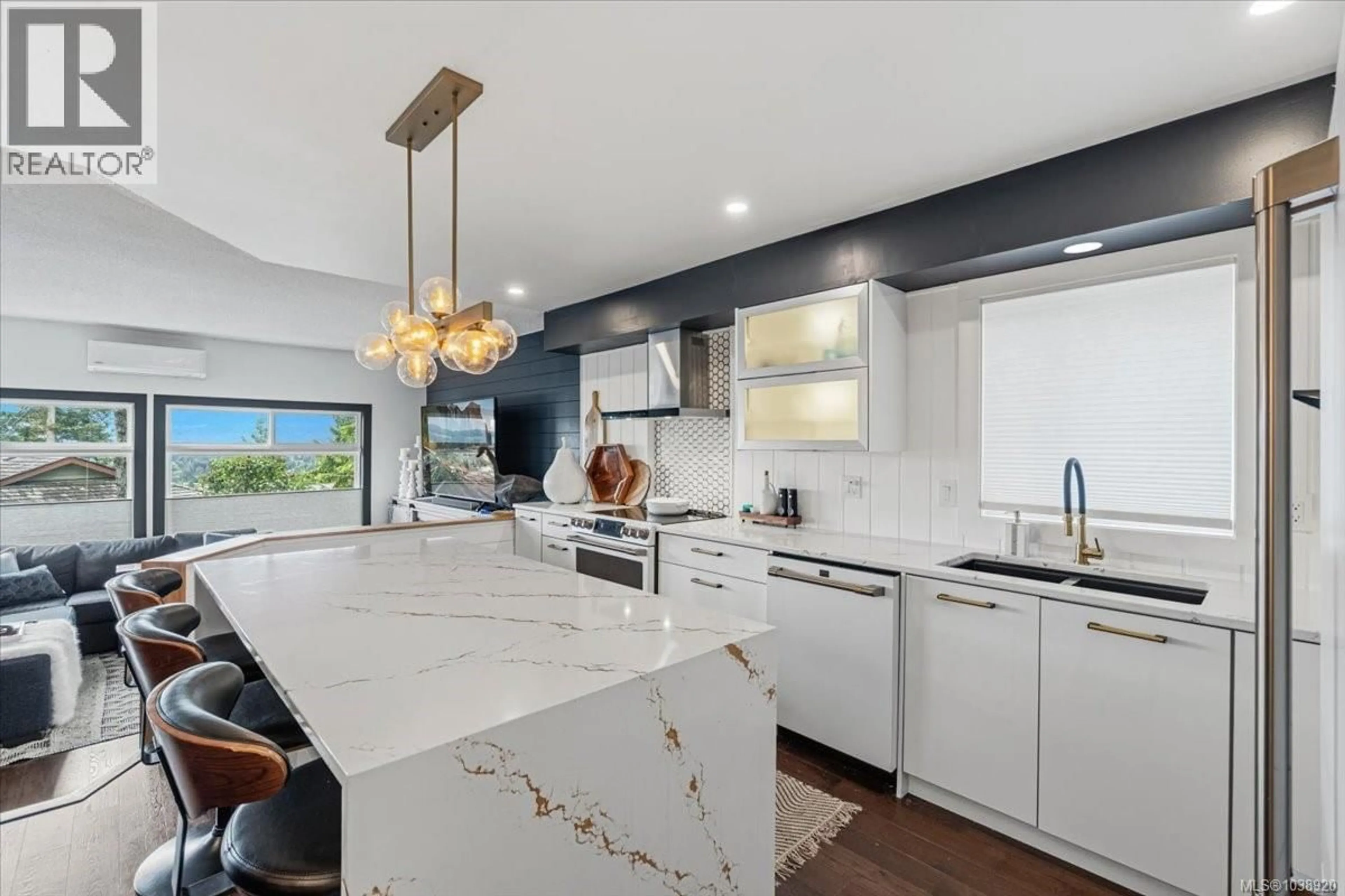 Contemporary kitchen, ceramic/tile floor for 148 SUMMIT DRIVE, Nanaimo British Columbia V9T4Y2