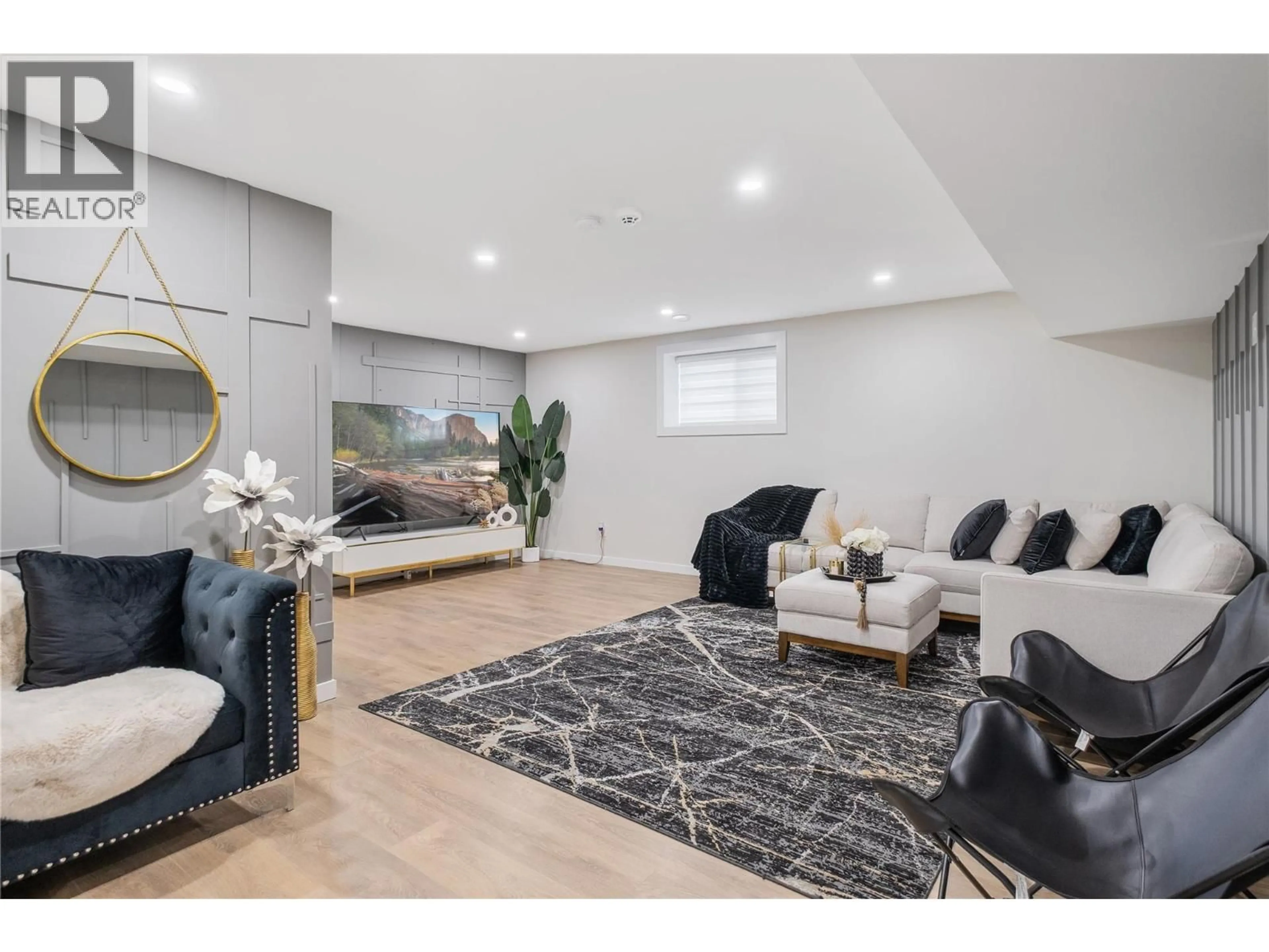 Living room with furniture, unknown for 1291 MOUNTAINVIEW STREET, Kelowna British Columbia V1Y4M9