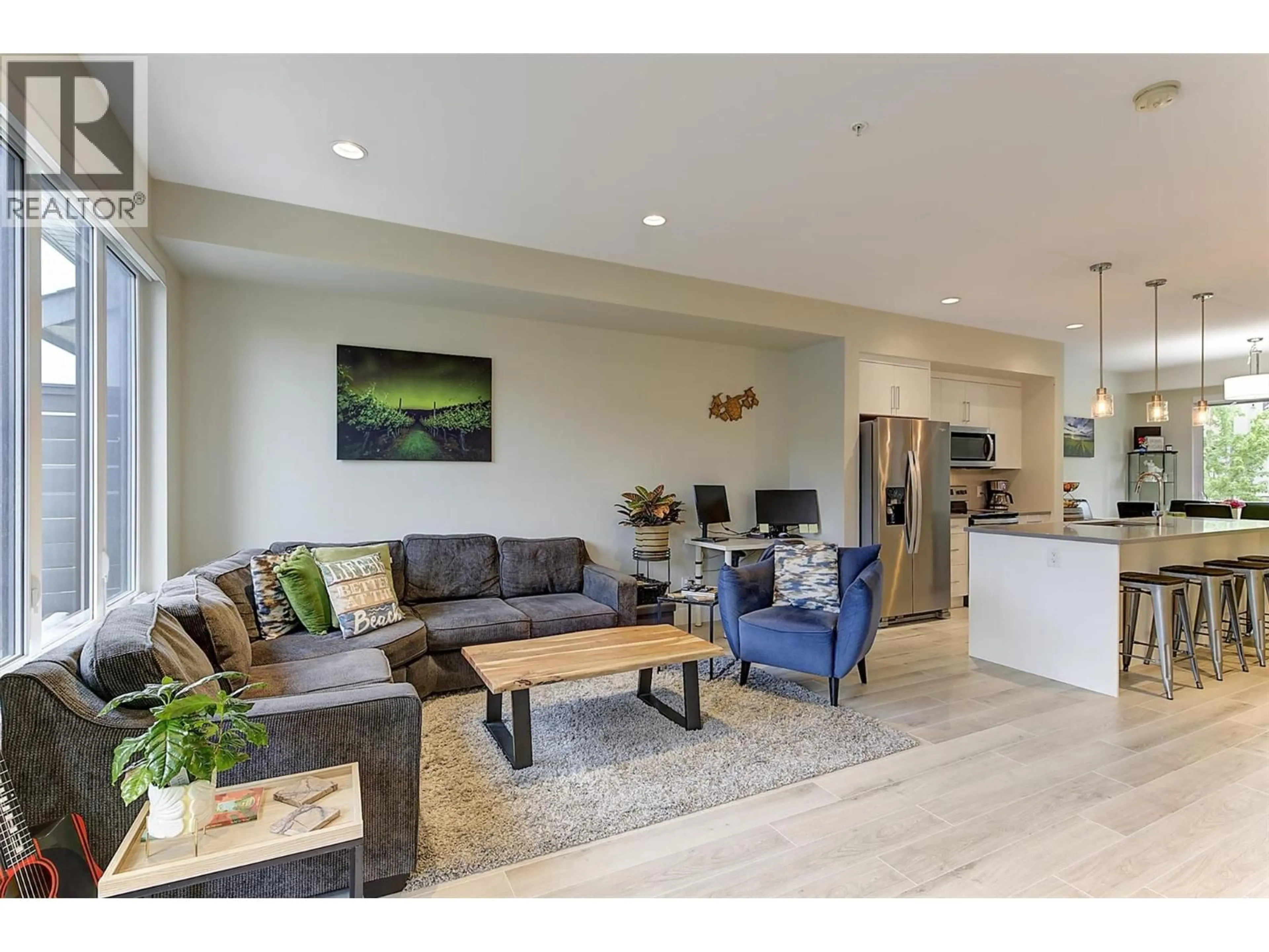 Living room with furniture, wood/laminate floor for 43 - 12798 LAKE HILL DRIVE, Lake Country British Columbia V4V2W5