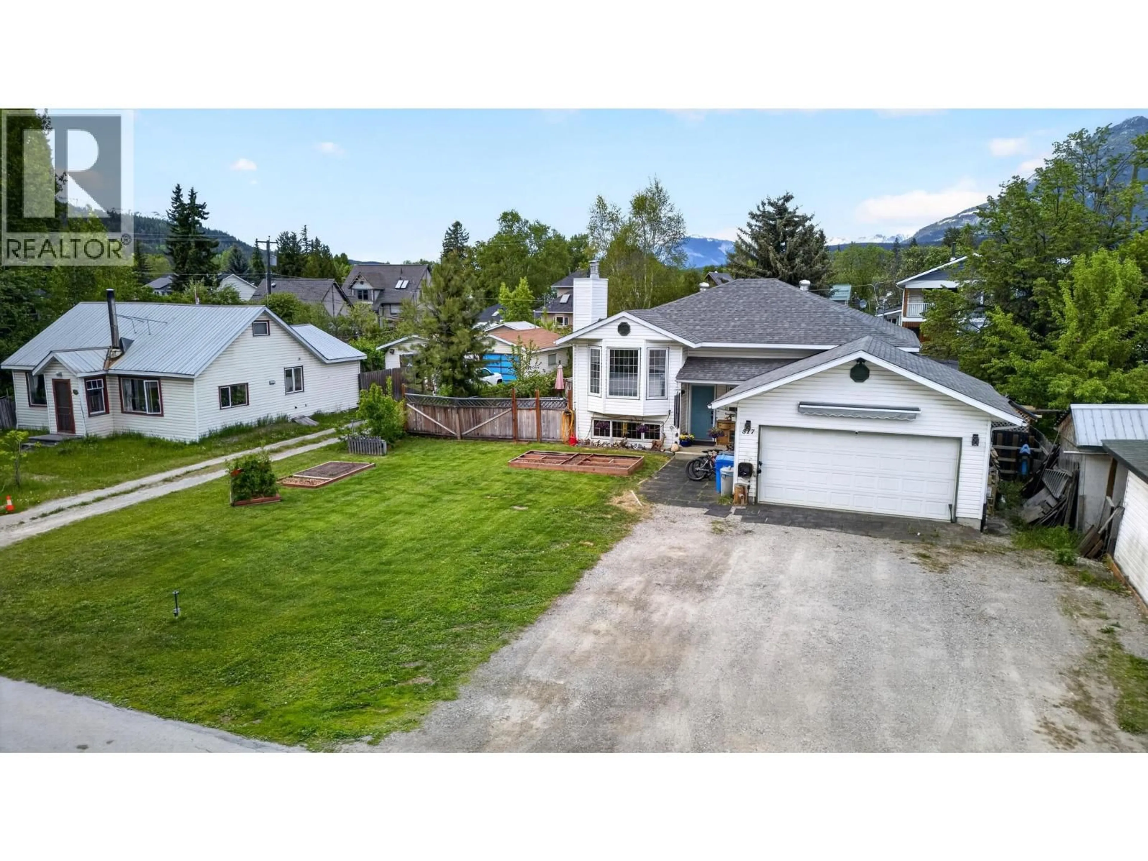 A pic from outside/outdoor area/front of a property/back of a property/a pic from drone, street for 517 12TH STREET SOUTH, Golden British Columbia V0A1H0